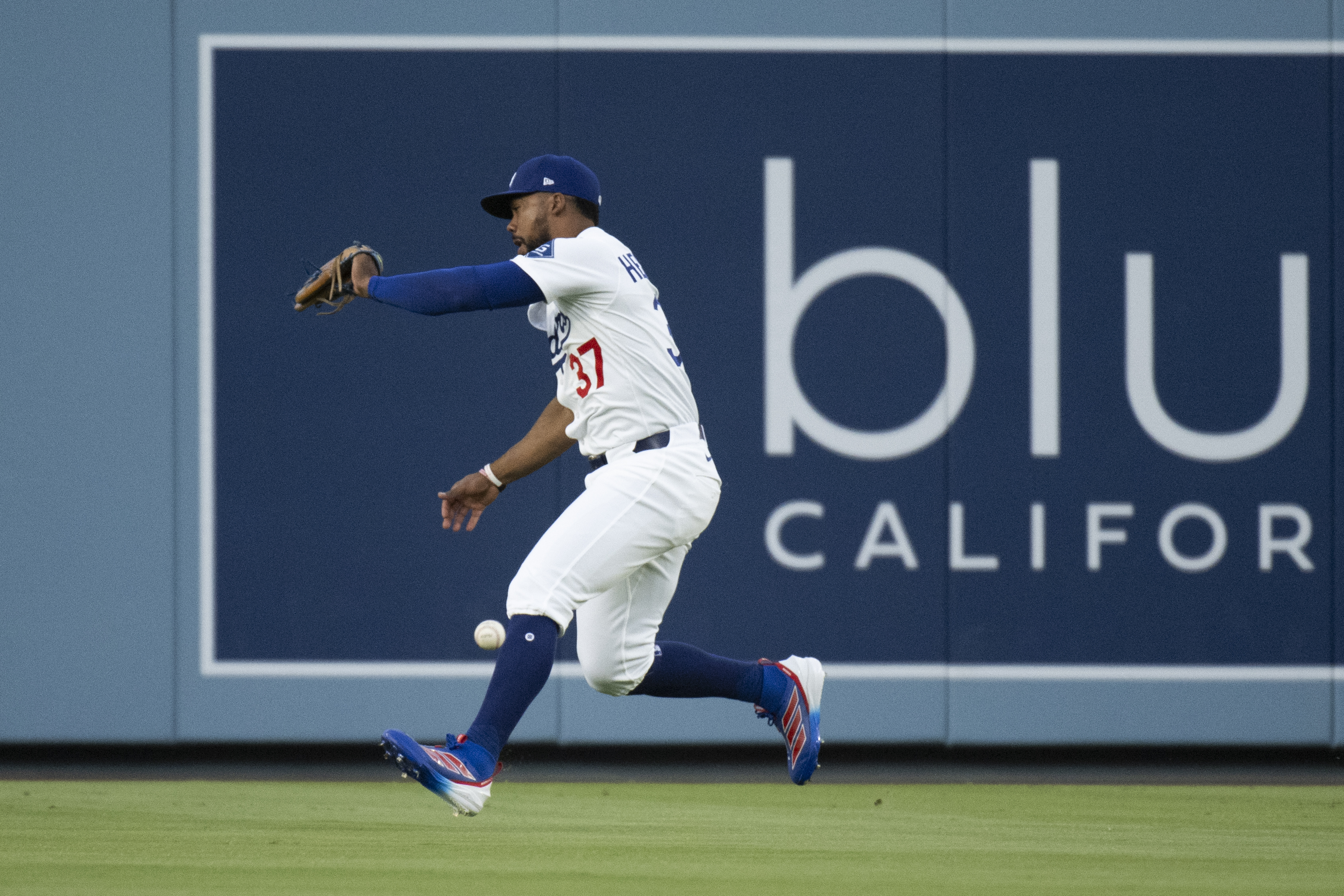 MLB》Hernández失誤後賽前守備特訓今續守右外野　Roberts：他能勝任