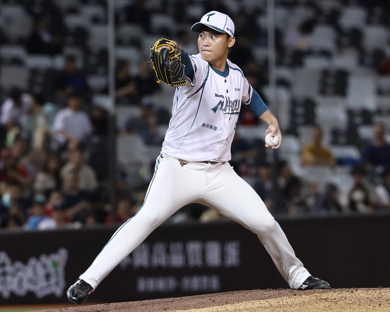 台鋼雄鷹》高中才開始打棒球、第4次選秀進職棒　許育銘第2年有感進步