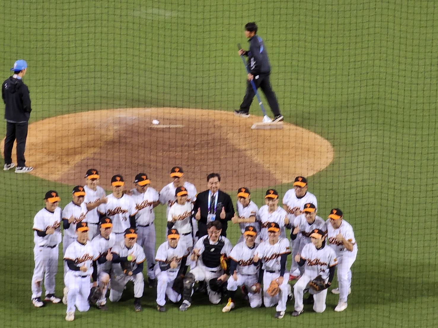 世壯運》台大校友為主OldBoyes奪休閒55+棒球金牌　68歲阿公側滑回本壘掀高潮