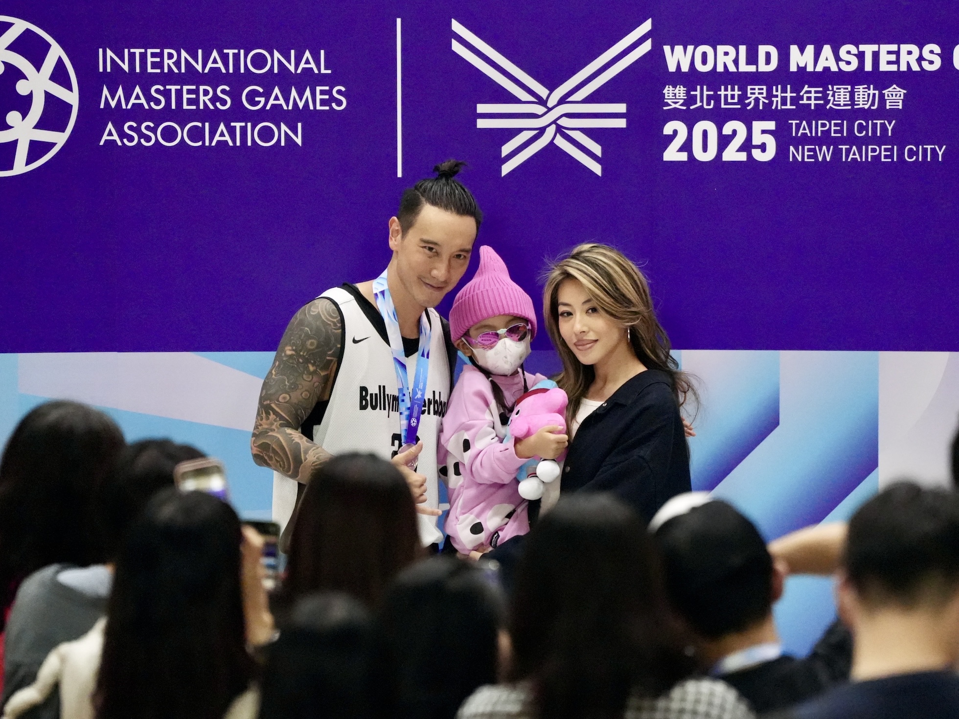 世壯運》王陽明攜老婆小孩亮相　賽後觀眾進場追球星也追明星