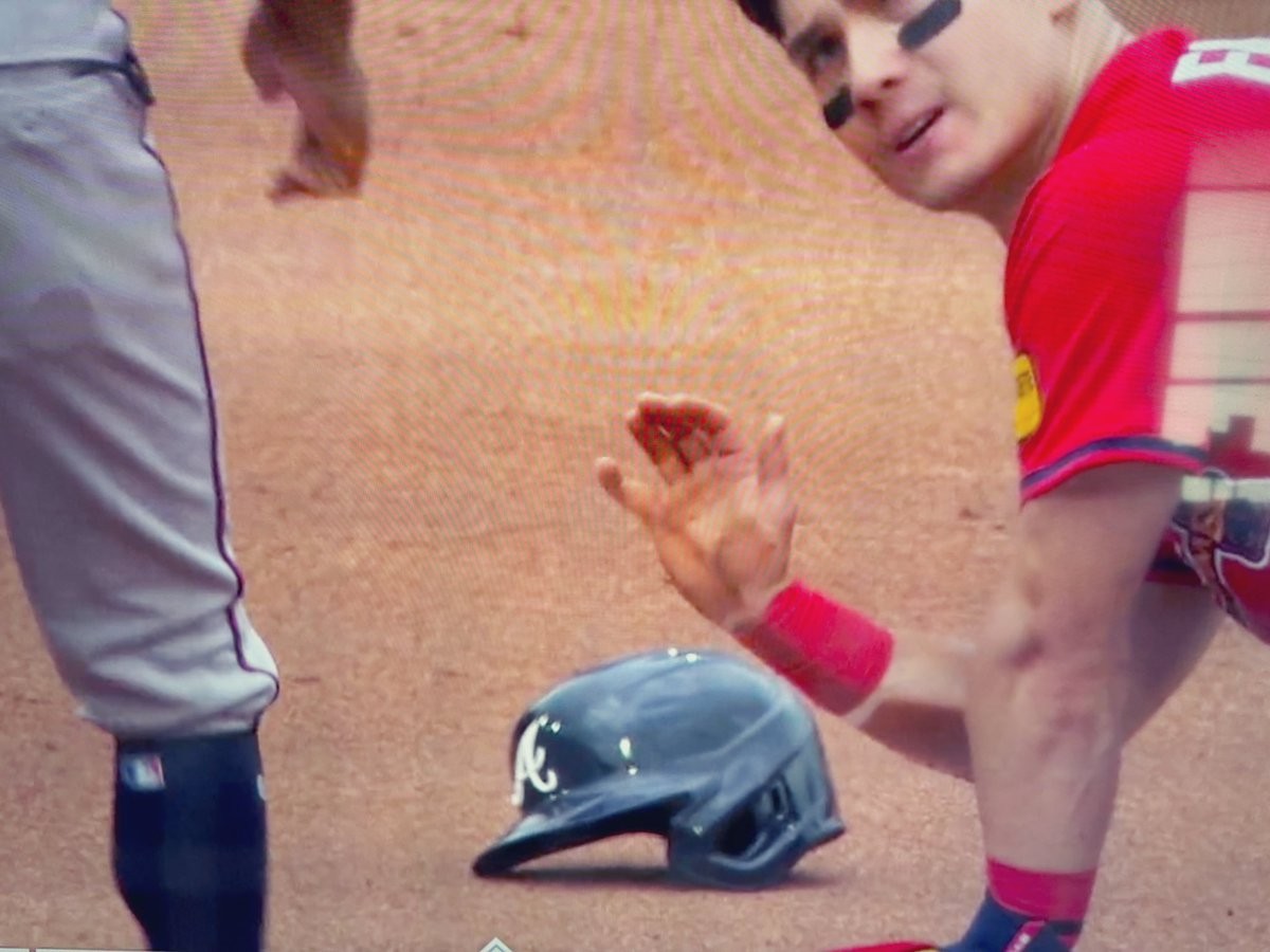 MLB》費仔右手小指撞擊壘包不自然彎曲　傷勢有待釐清