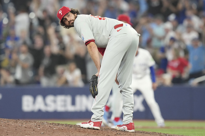 MLB》2隊互換終結者對決　藍鳥棒打Romano擊退費城人