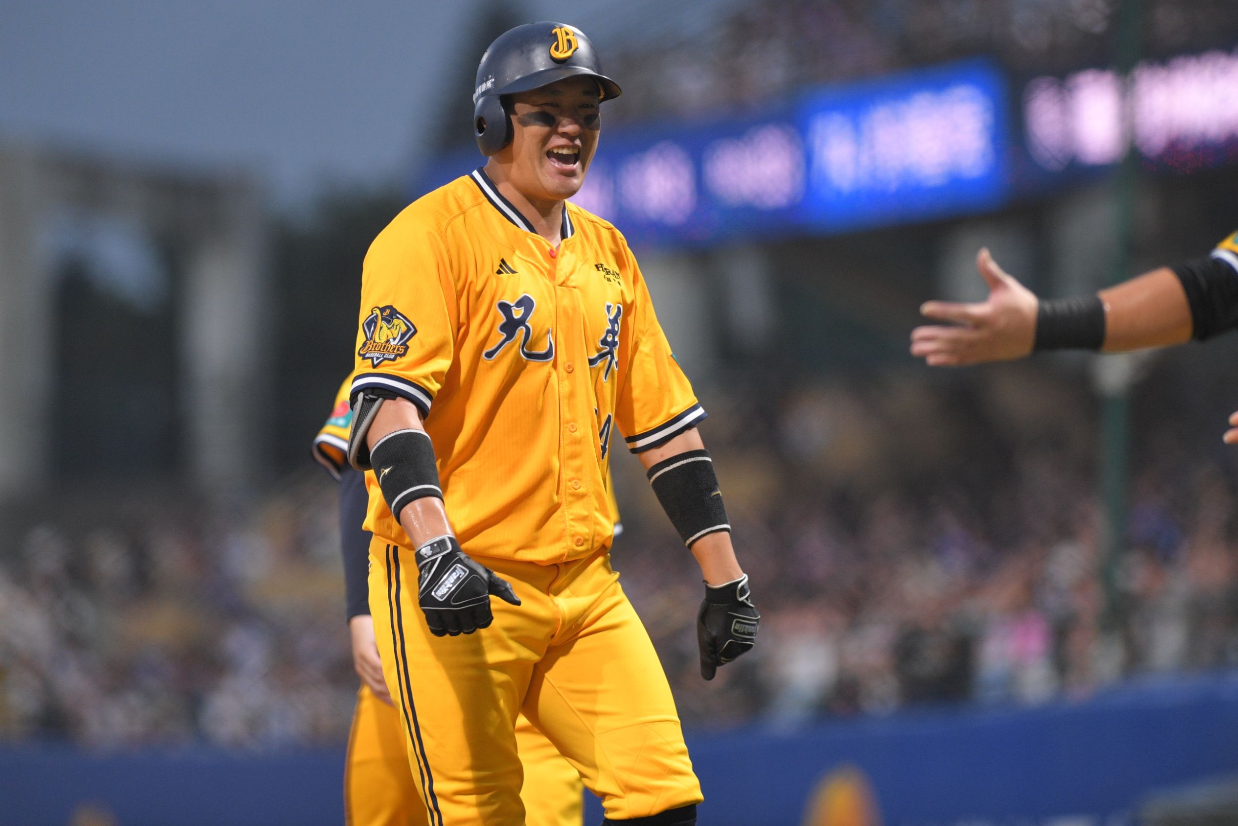 快訊／許基宏首局2分砲棒打陳仕朋！連2場開轟、近6場5轟　鄭浩均先發狂飆154公里