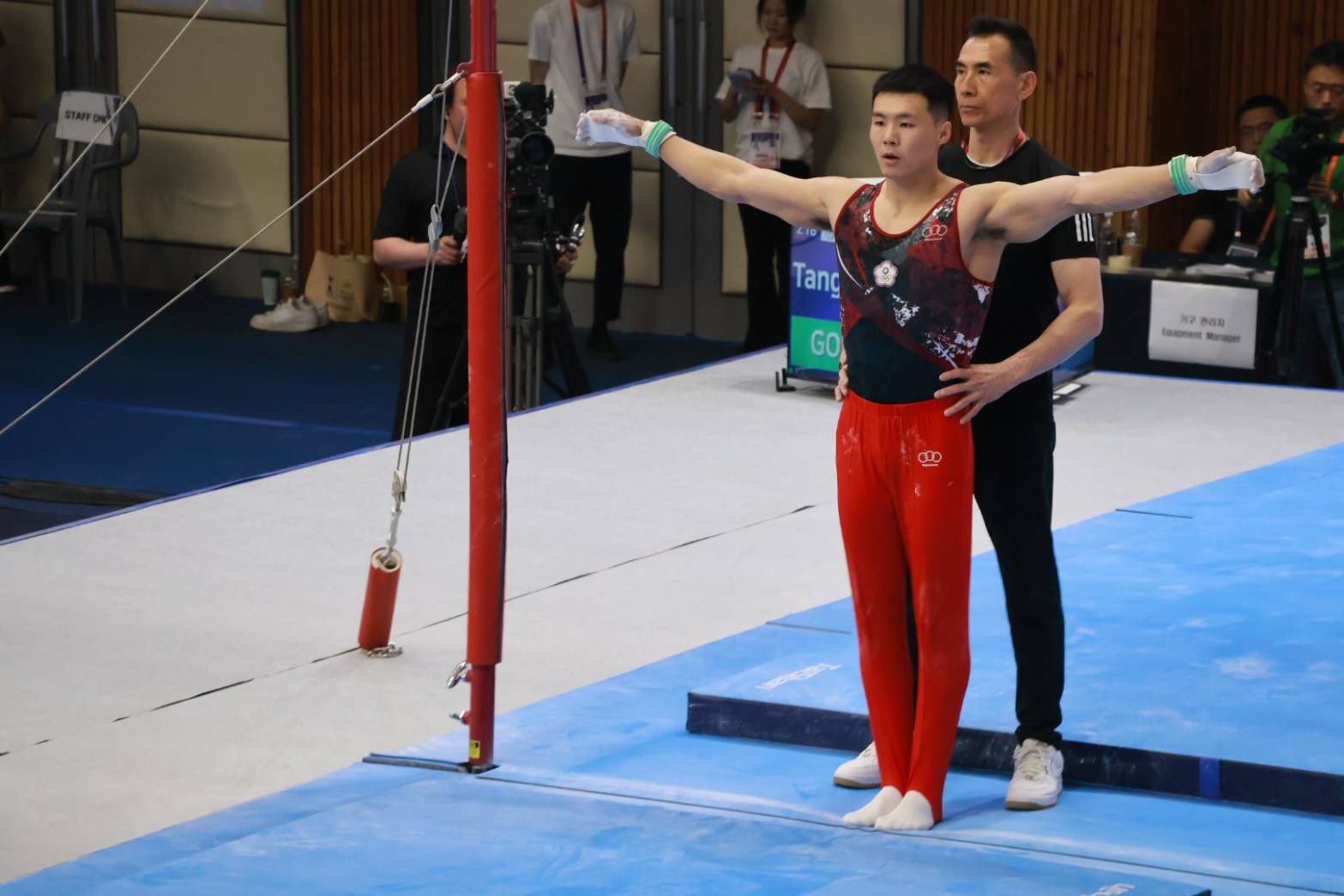 體操》唐嘉鴻力克中、日選手　亞錦賽奪金「亞洲貓王」再顯威風