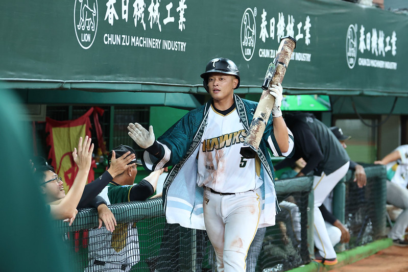 台鋼雄鷹》這名一壘手還蠻會接「曼斗」　顏郁軒說可能原因
