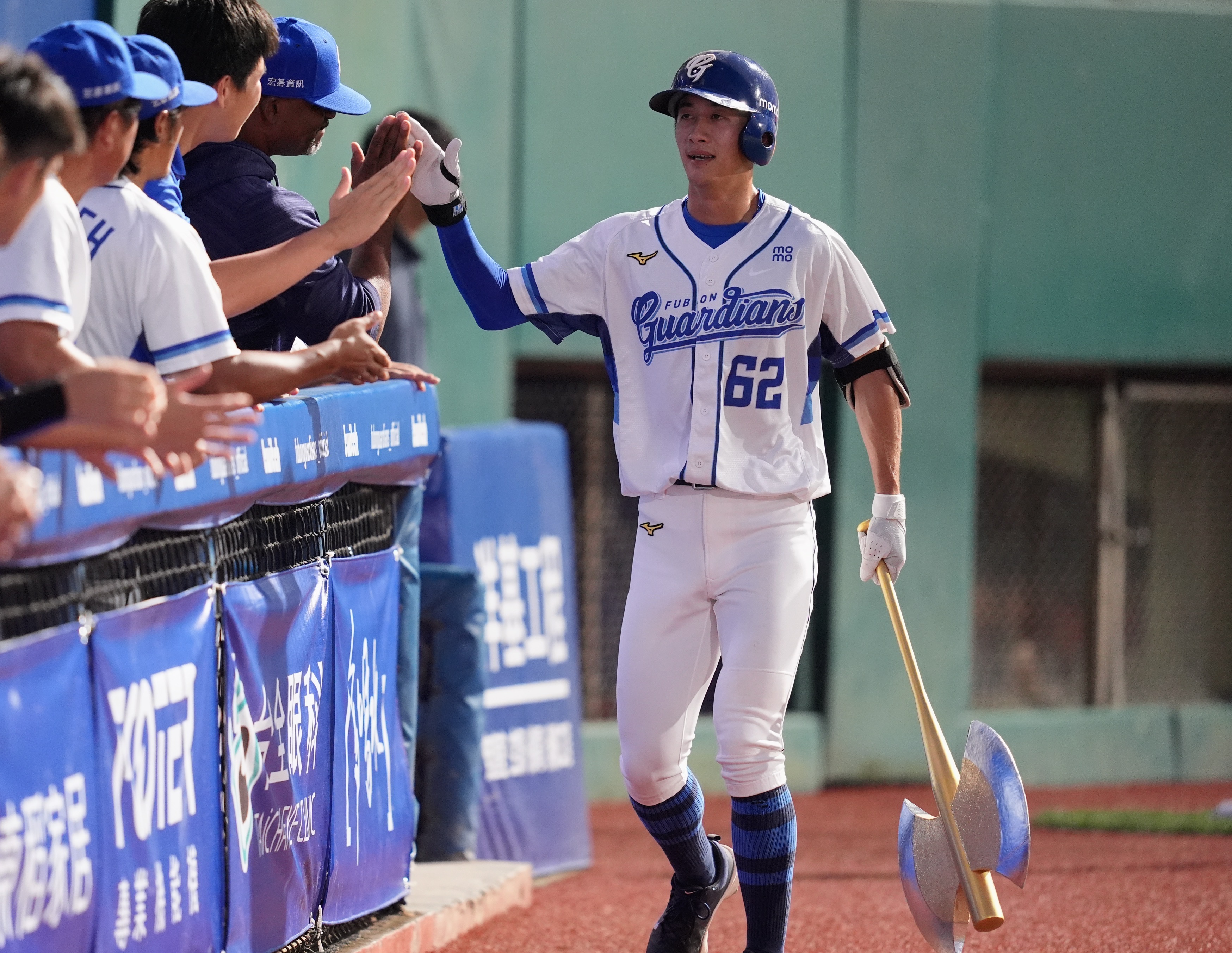 富邦悍將》跟霸鉧德纏鬥10球敲生涯第2轟　林岳谷：不想輸