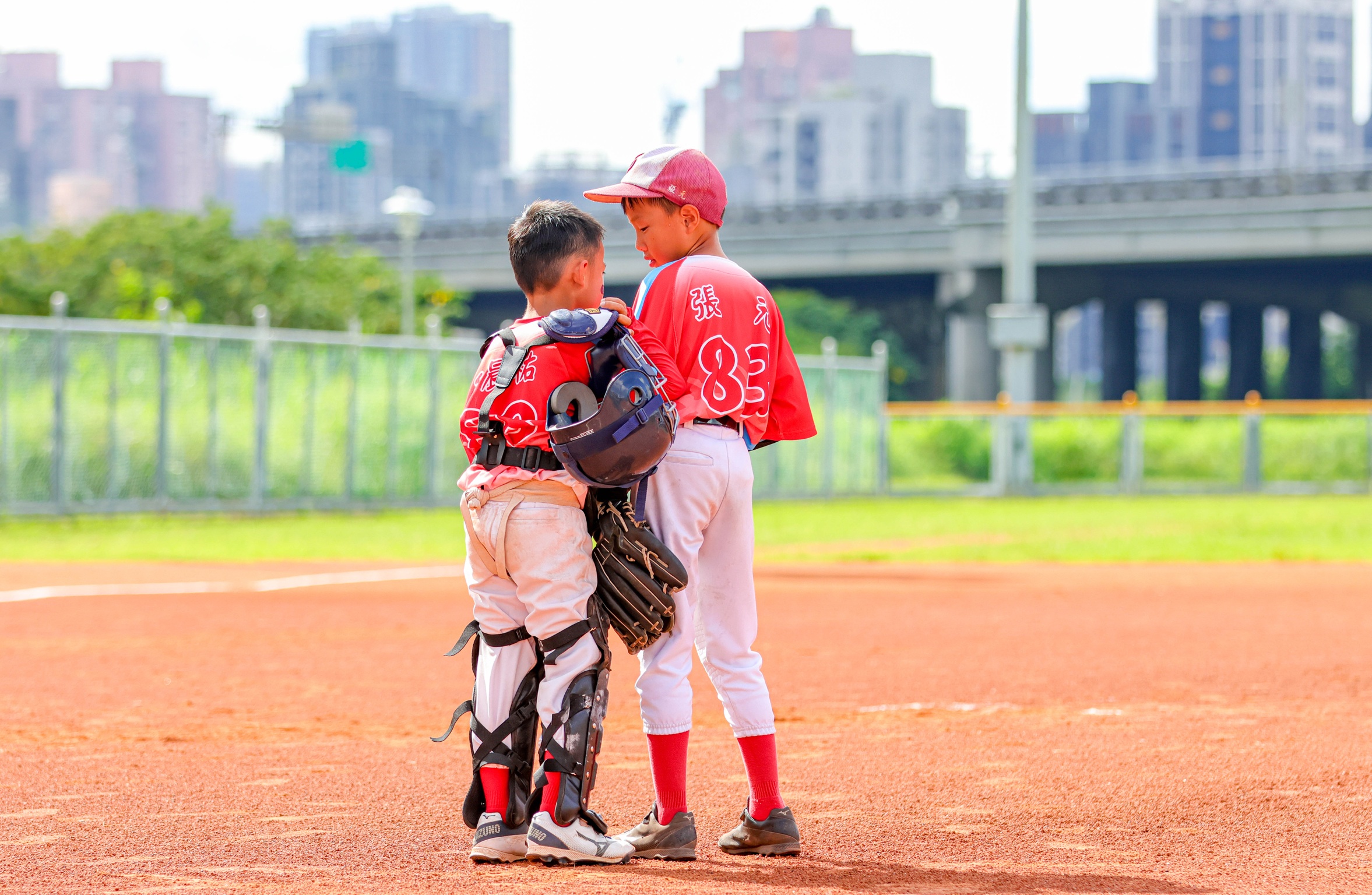 全國社區棒球賽》投打俱佳全面壓制 信義飛燕紅大勝開胡