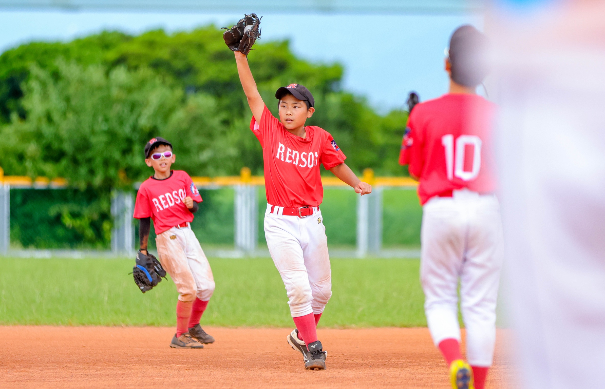 全國社區棒球賽》蔡啟義最後兩局5次三振！中大聯盟閃電擊敗信義飛燕紅　2連勝成功出線