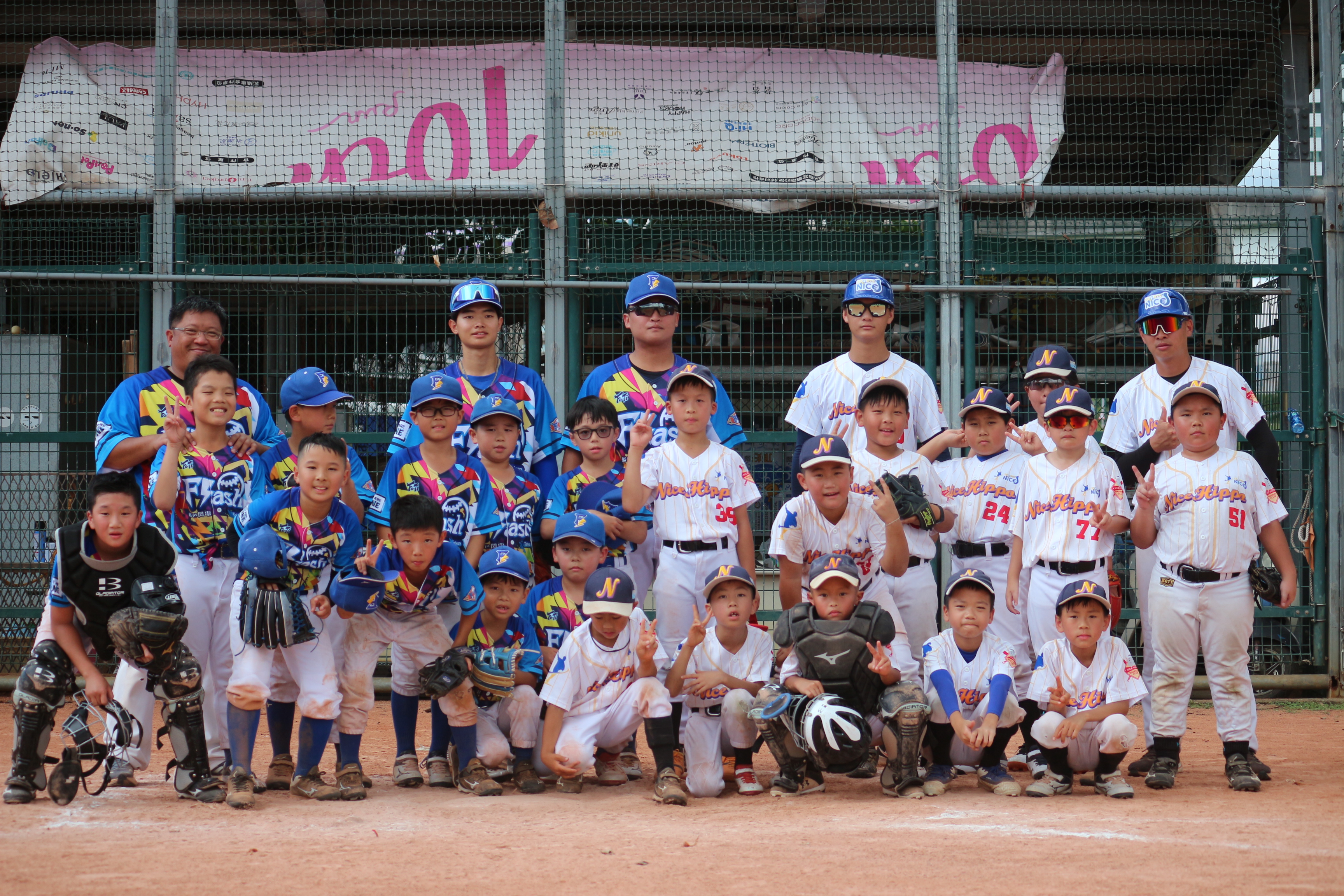 全國社區棒球賽》張泰山擔任總教練首戰吞敗！泰山河馬5比15輸藍色閃電　希望孩子開心玩球