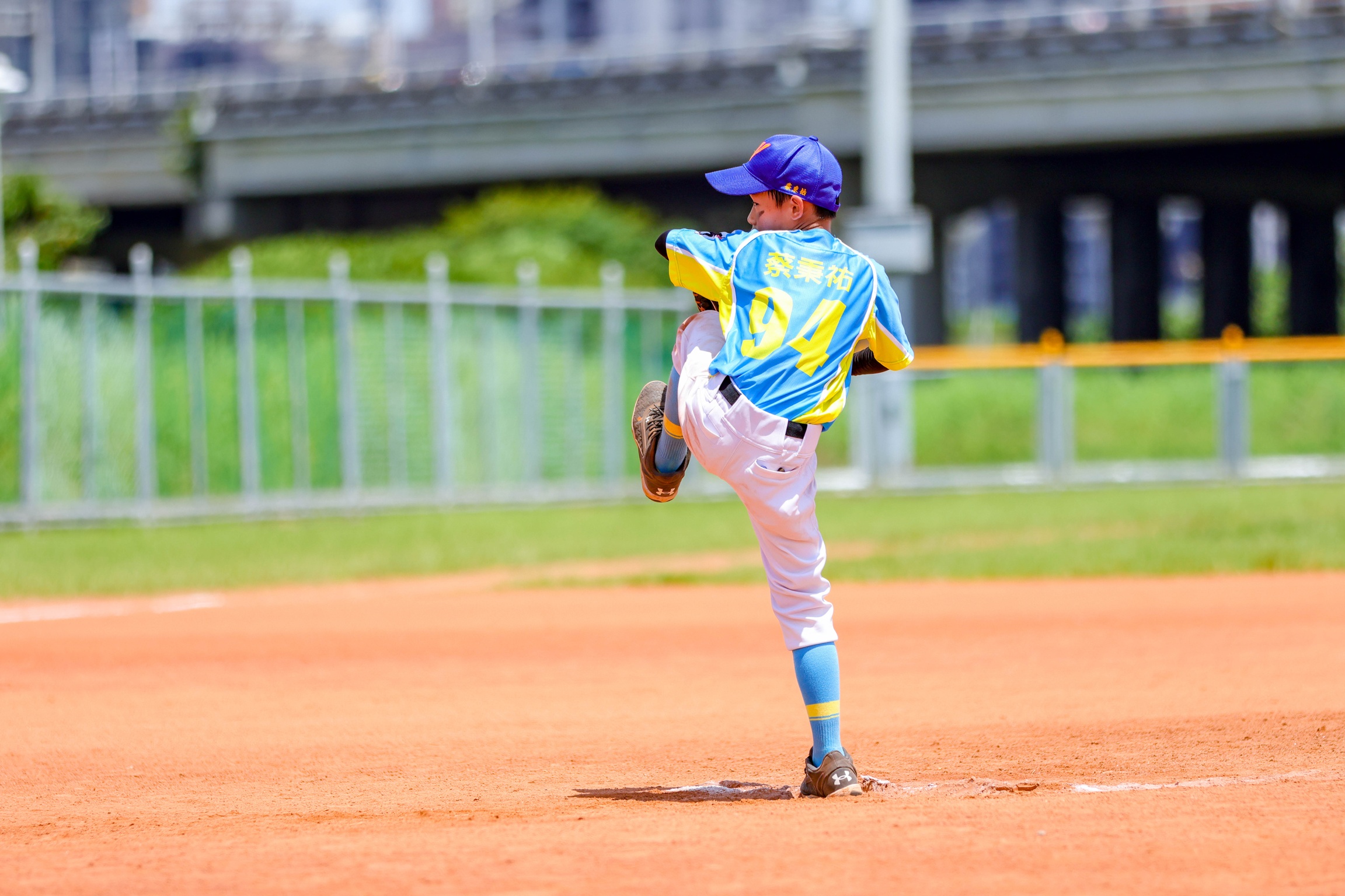 全國社區棒球賽》吳弈言腿發抖照樣開轟 親子勇士大勝加蚋棒球俱樂部