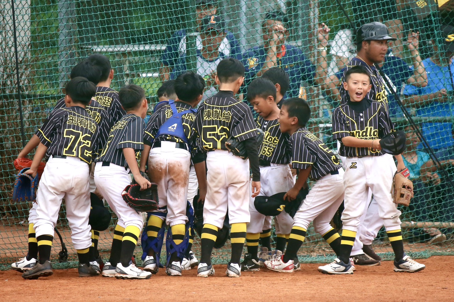 全國社區棒球賽》雨勢抵擋不了盛樂地小蜜蜂的攻勢 16比0提前扣倒對手晉級