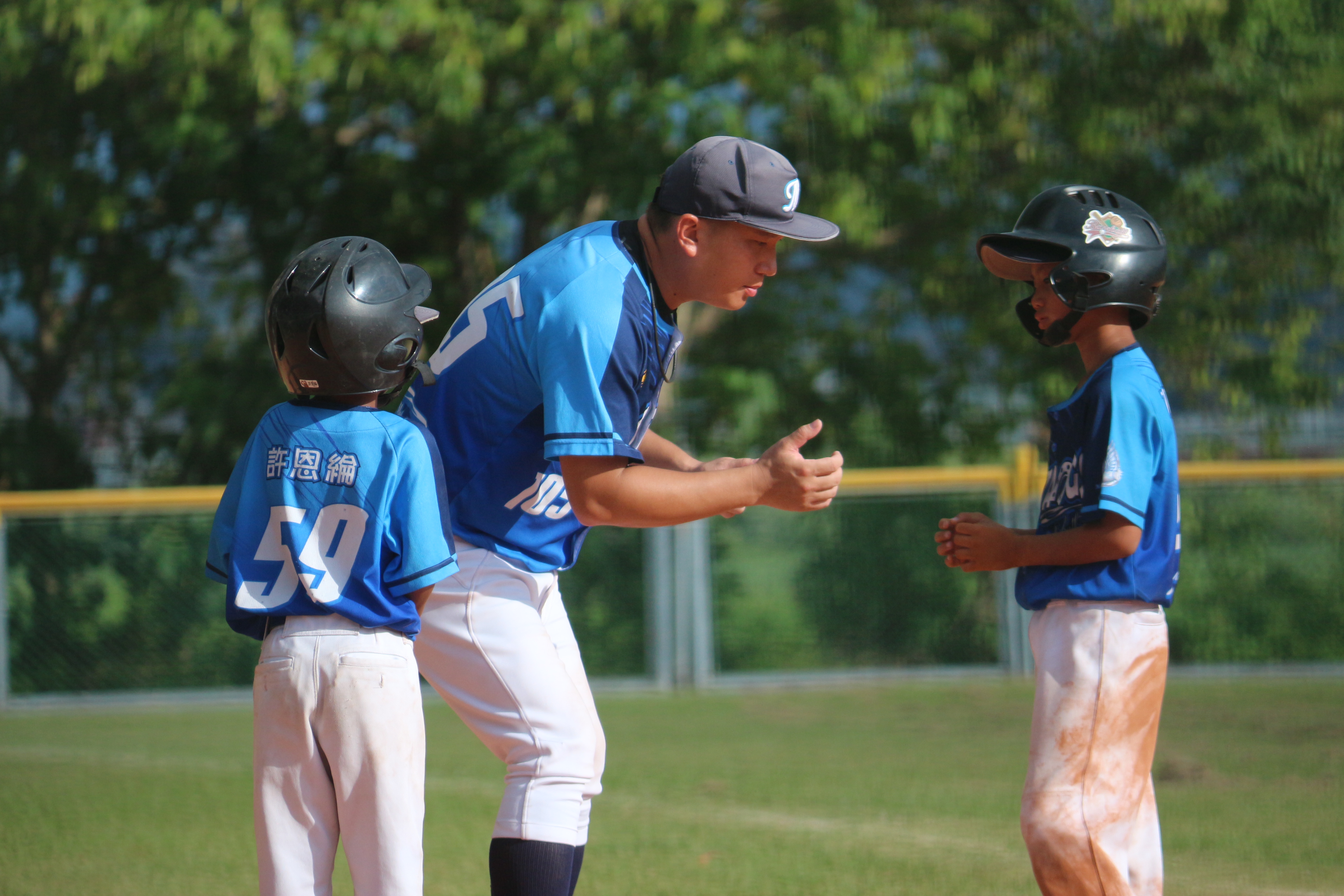 全國社區棒球賽》小小馬14：2擊敗藍色閃電奪小組賽第一　教練稱讚選手維持高強度狀態