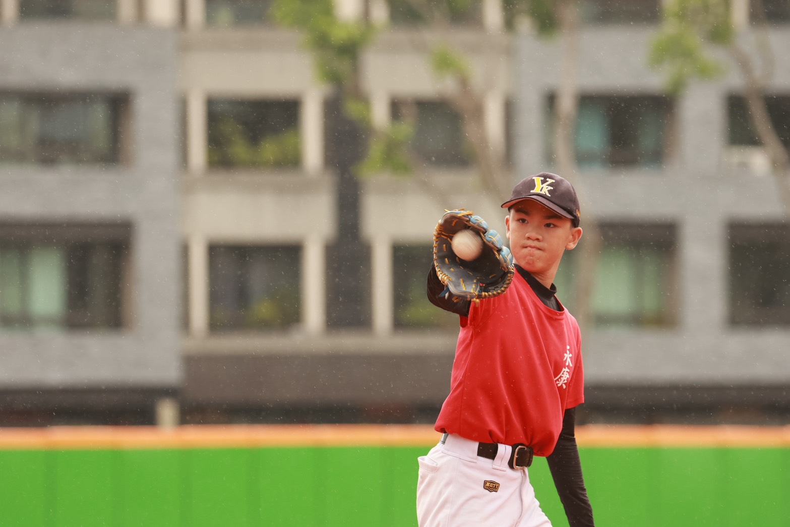 全國社區棒球賽》台南永康黑馬鄭博睿95球熱血完投　終場握手言和台鋼熊快樂E