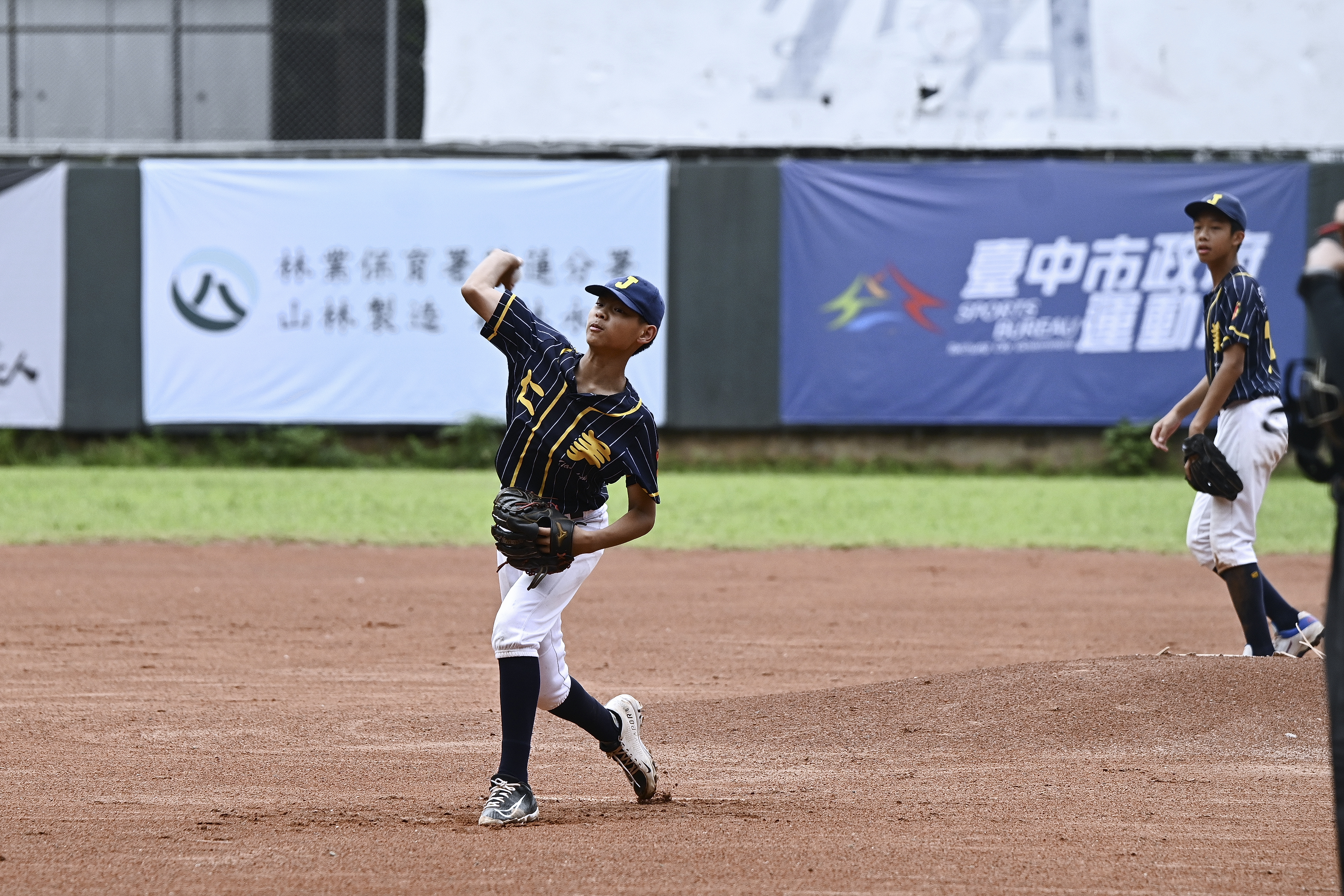 全國社區棒球賽》台中仁美董鈞浩完投又開轟　3比1擊敗小海盜白隊