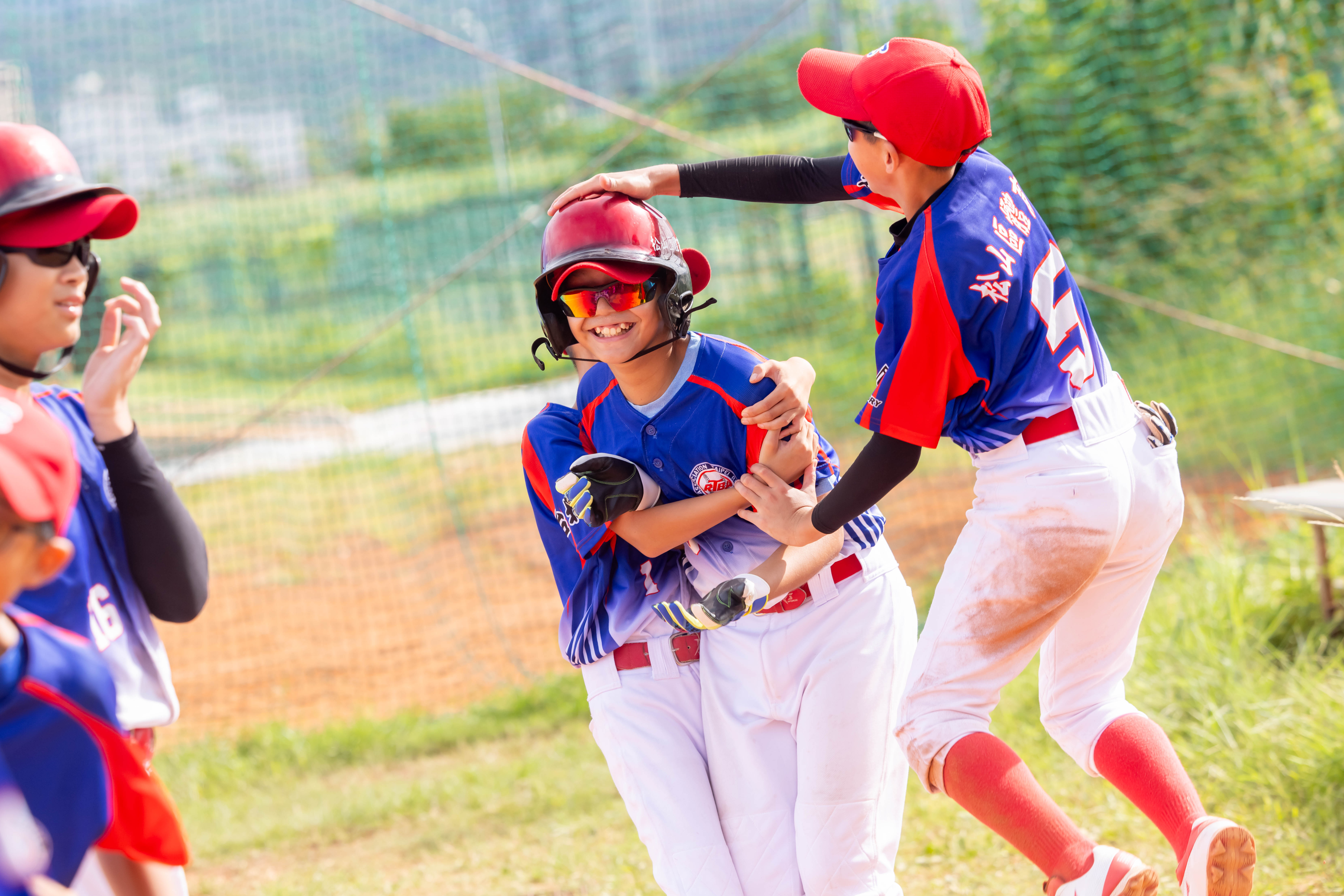 全國社區棒球賽》王俞皓全壘打領銜、石宇程五局72球完封勝　松體社區紅奪下首勝
