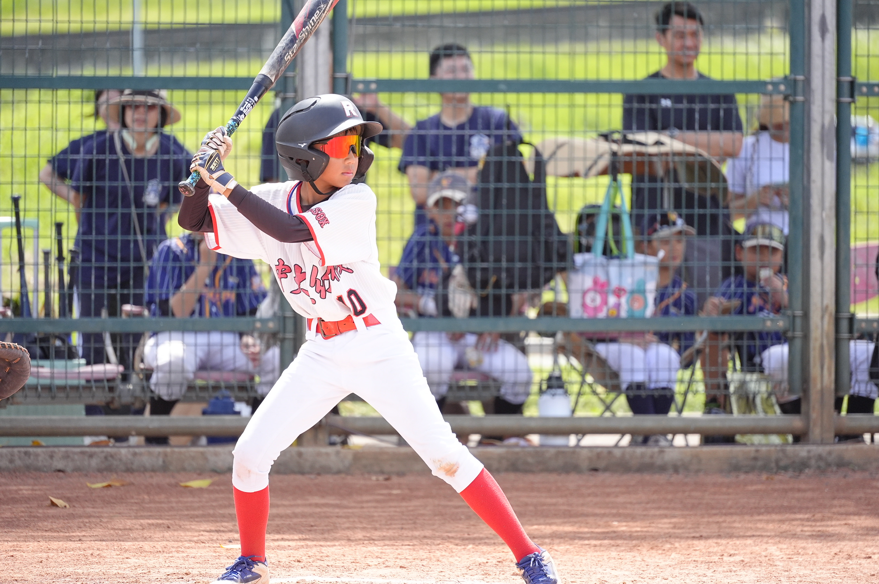 全國社區棒球賽》中大紅襪白火力綻放　關鍵3局猛攻7:1擊退鬥士家族摘勝