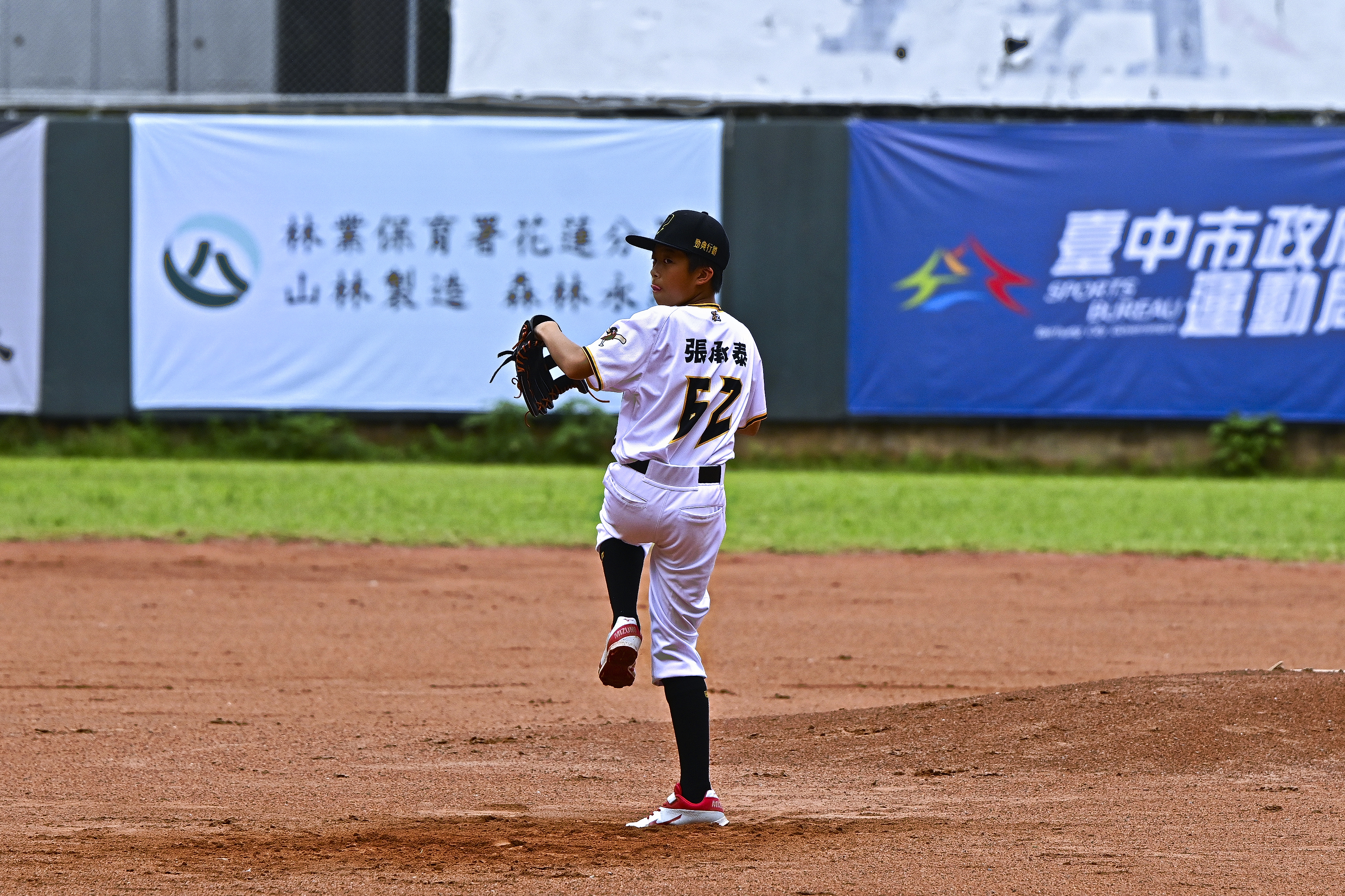 全國社區棒球賽》張承泰飆三振秀再開轟！台中小海盜白力退向上藍襪保生機　洪聖欽大讚張承泰