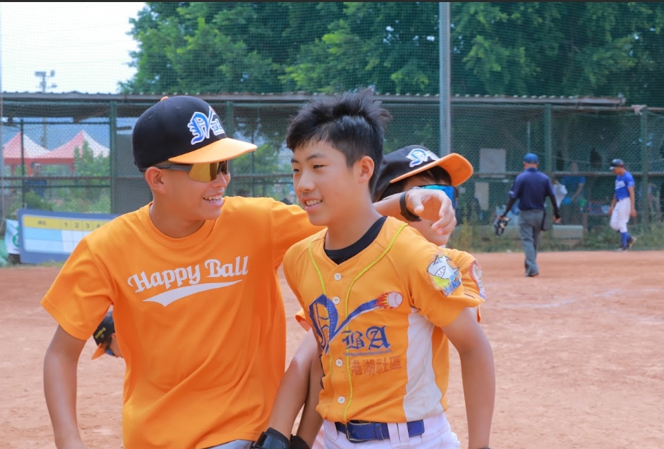 全國社區棒球賽》蔡瑋紘滿貫砲加黃彥宸背靠背陽春砲　港湖社區紅狂轟猛炸擊潰水返腳LIONS