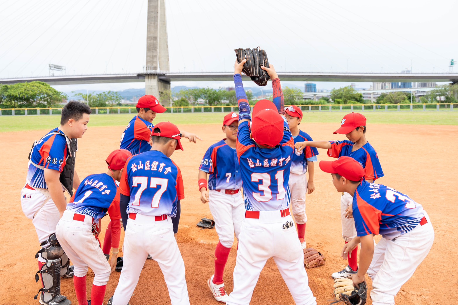 全國社區棒球賽》 松體社區藍關鍵3局下串聯長打致勝　許晟彥小學最後一戰展現完投鬥志