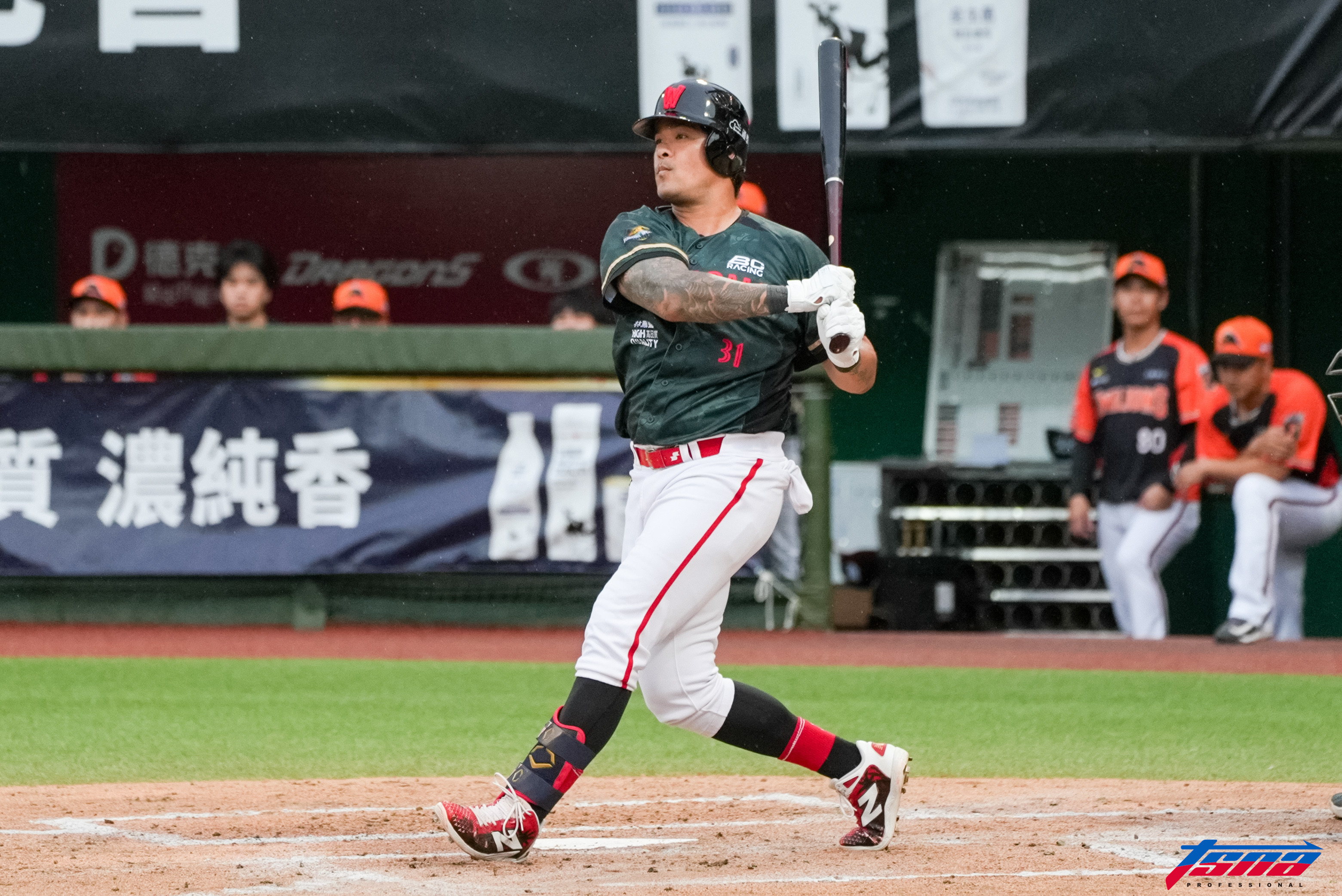 中職》43歲林智勝3安猛打賞超猛！　可惜腿部不適提前退場