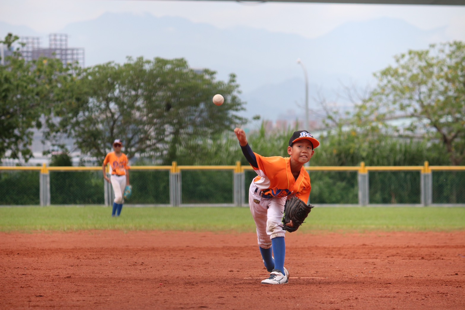 全國社區棒球賽》 杜幕宸好投、李權旭穩定守備　NBA港湖社區紅5下灌5分完封白魔法師