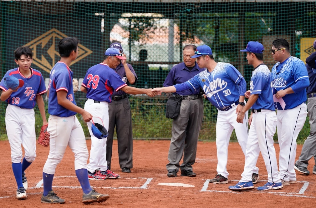 全國社區棒球賽》陳柏鈞完投！兩隊投手精銳盡出　野牛男孩與台北TPE塵戰五局1比1戰平