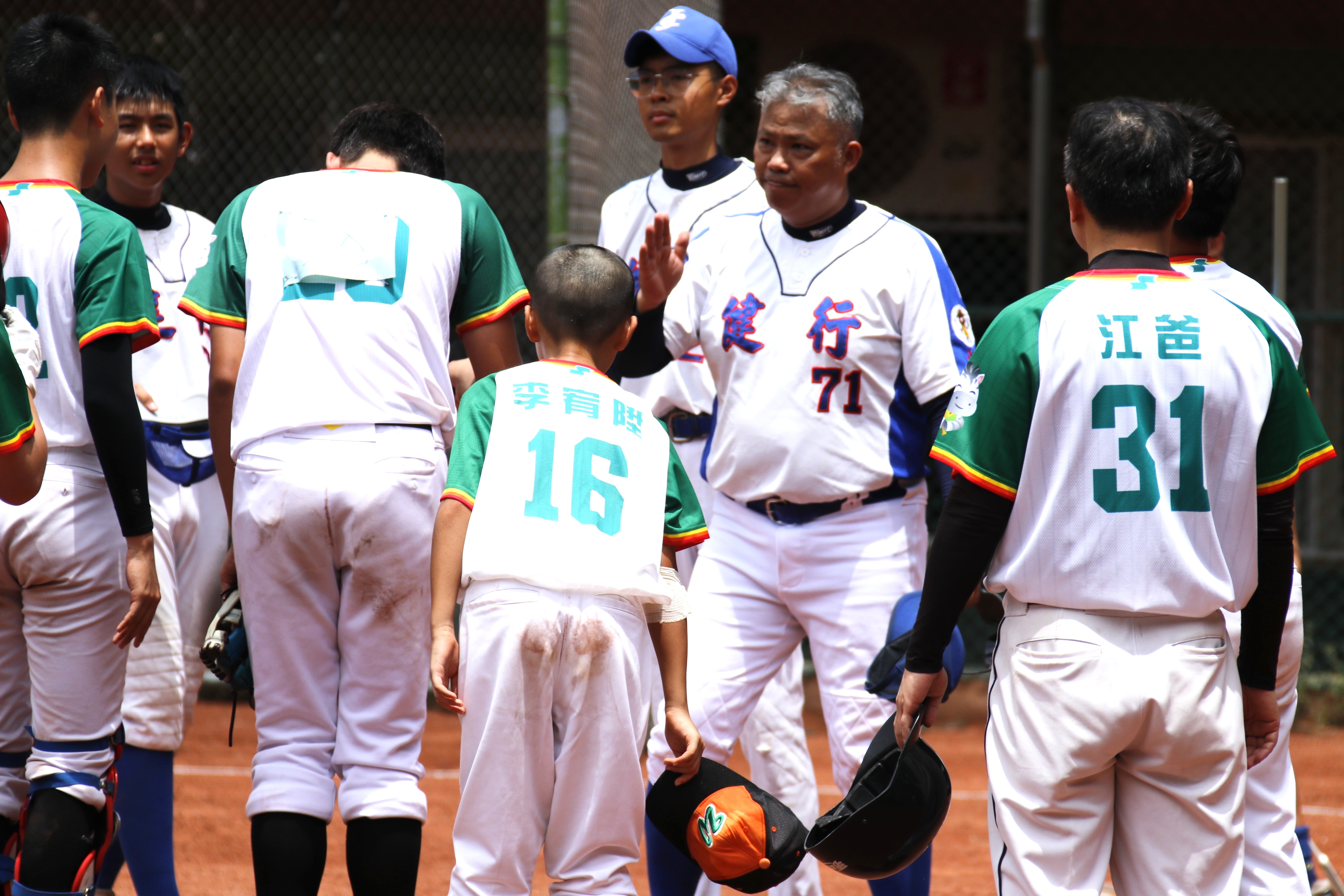 全國社區棒球賽》投手聯手上演無安打比賽！健行小牛J兩連勝晉級　教練勞俊生：劍指四強