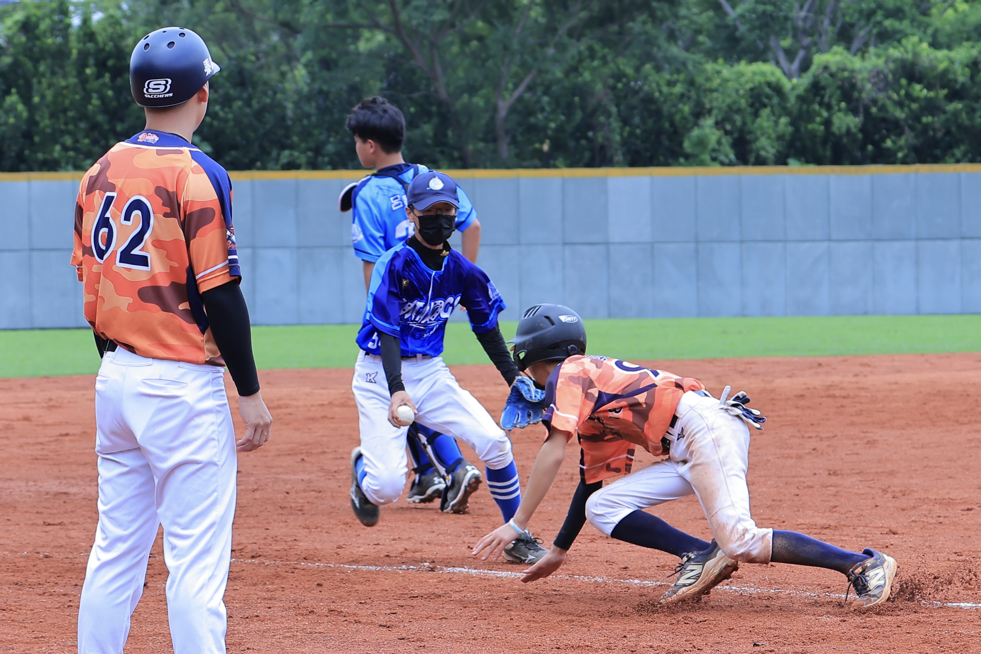 全國社區棒球賽》火焰勇士五局全面燃燒攻8分大局　8比1擊敗小野馬