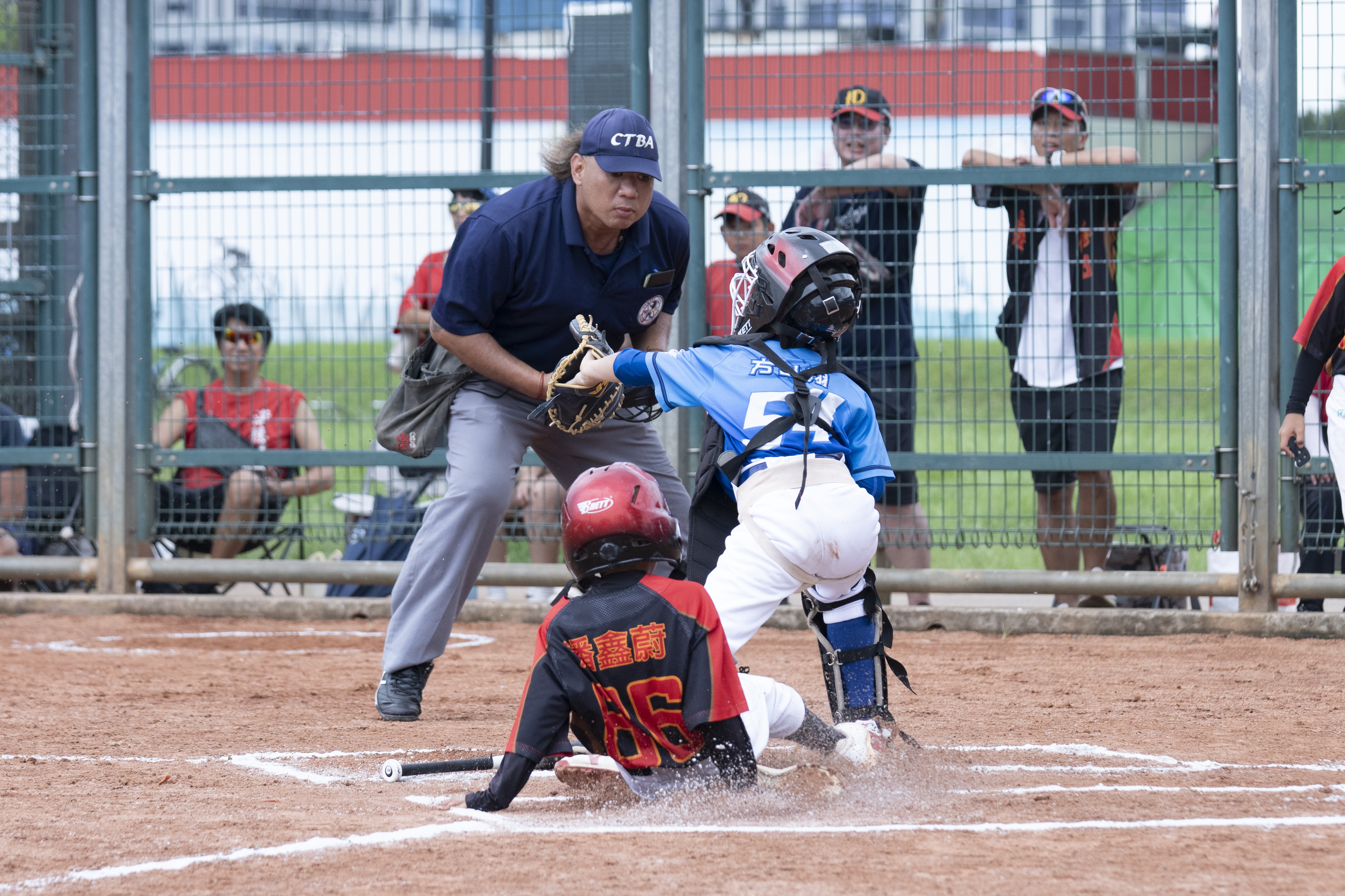 全國社區棒球賽》 投手連3局無失分、許建霆3分砲！　海德17:0全面壓制小小馬