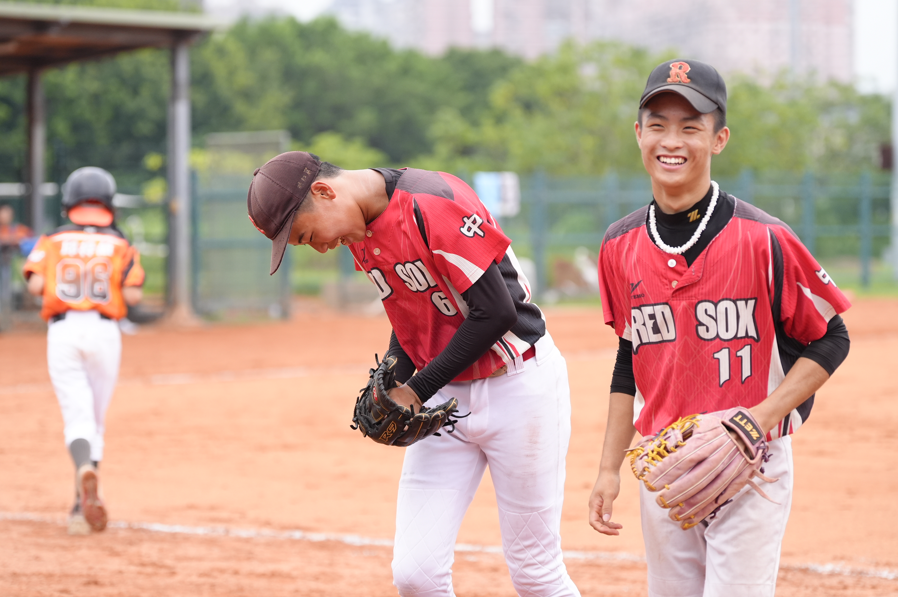 全國社區棒球賽》中大紅襪開局拿9分！三任投手合力無安打　12：0完封福克思勝出