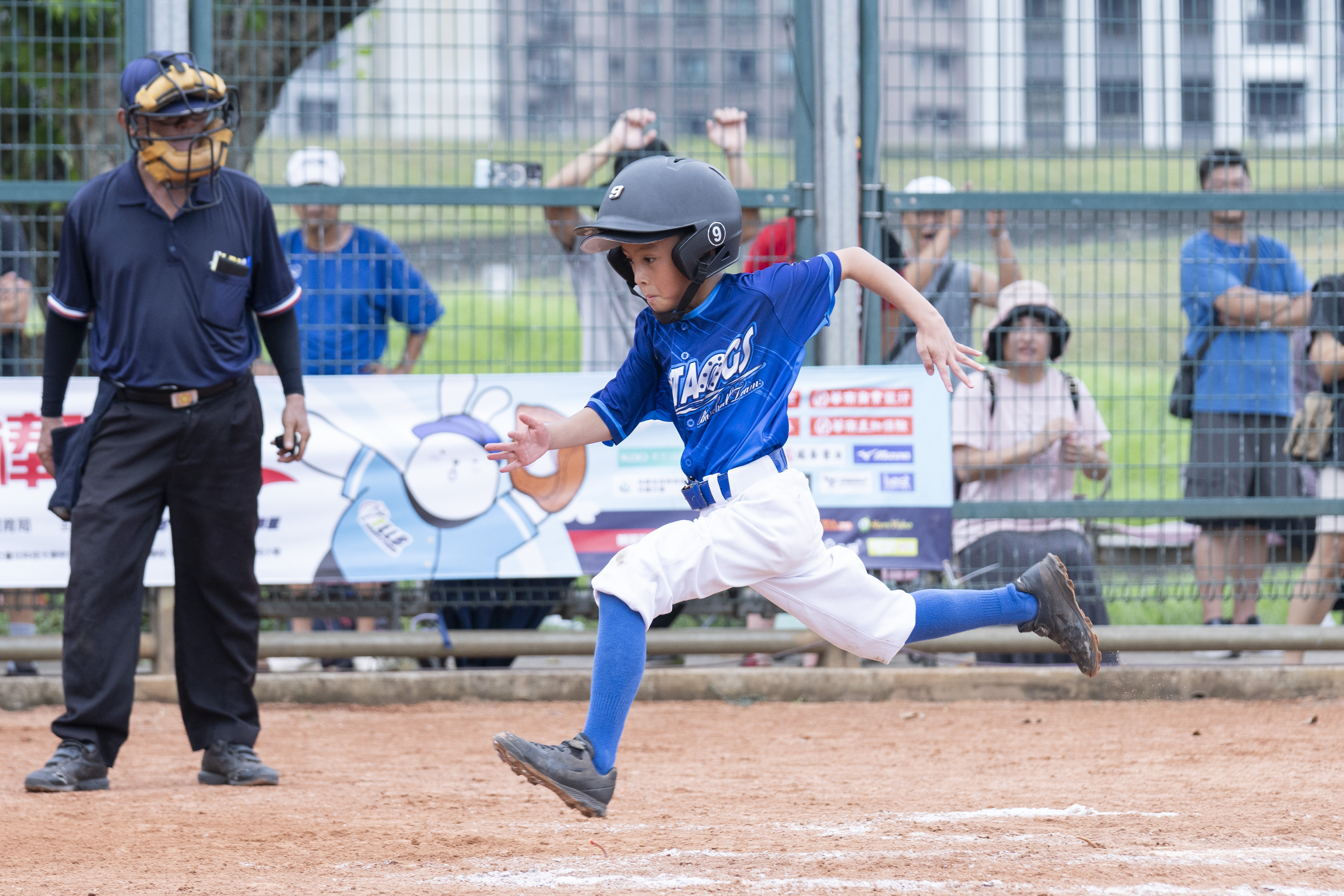 全國社區棒球賽》風羽澤關鍵三壘打超前！小小馬穩住亂流險勝藍色閃電　有望進軍決賽