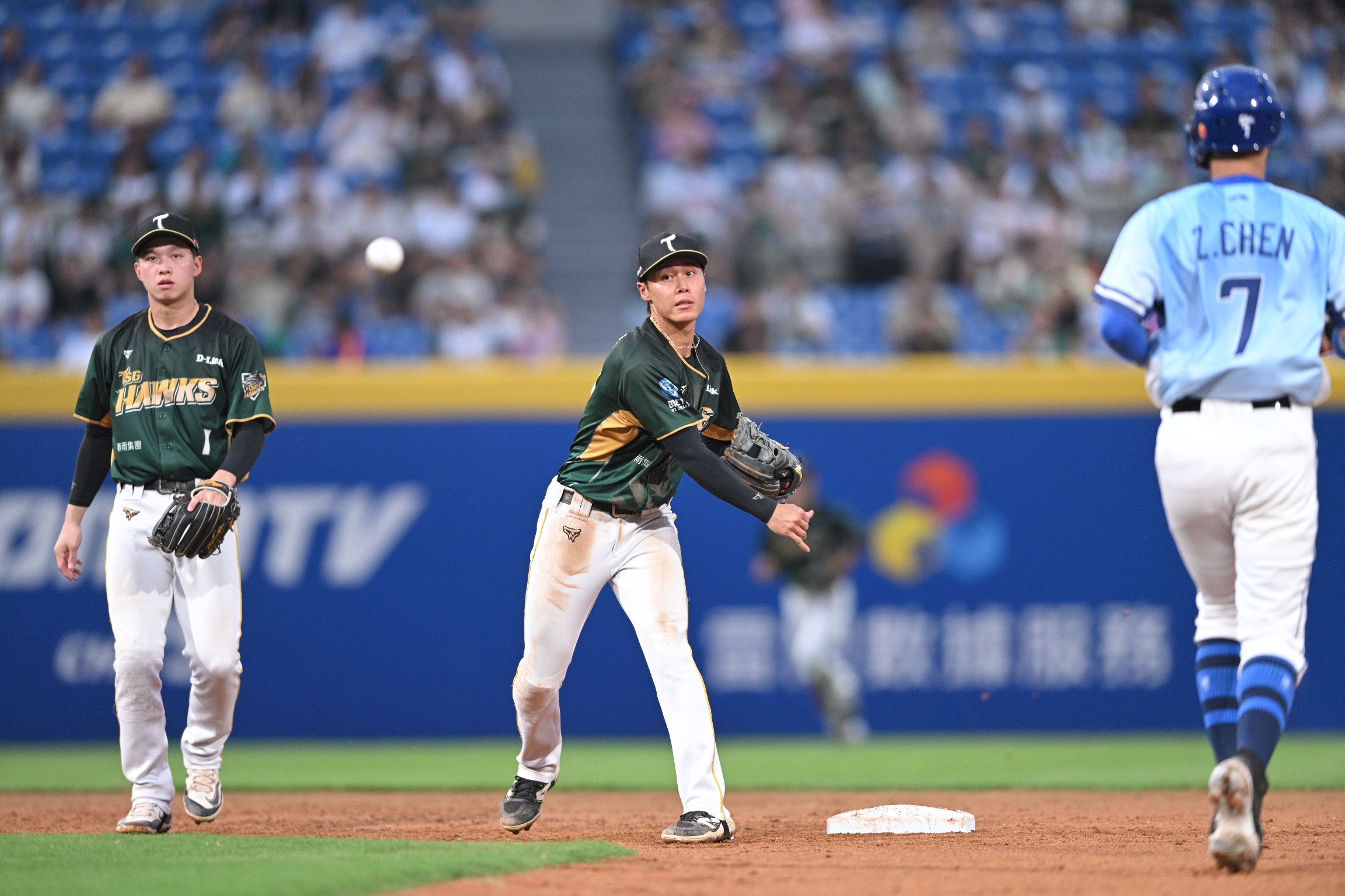 台鋼雄鷹》陳飛霖平凡的球卻漏掉！　洪總提議：「去墓仔埔走一走」練膽