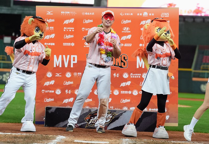 林安可賽後上MVP台。（圖／統一獅球團提供）