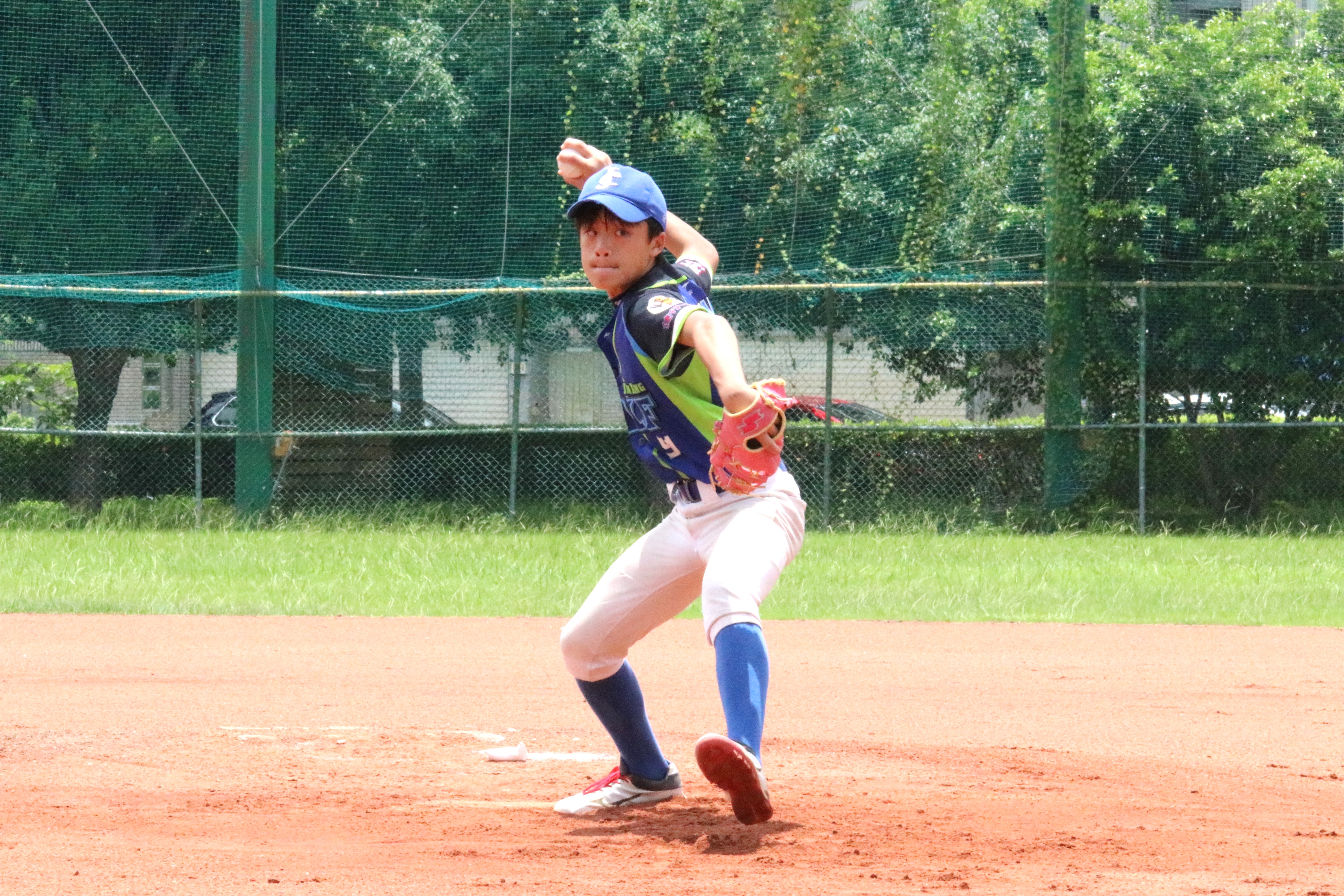 全國社區棒球賽》王子睿完封且轟場內滿貫砲　健行小牛J11:0勝仁美　三戰全勝奪首位