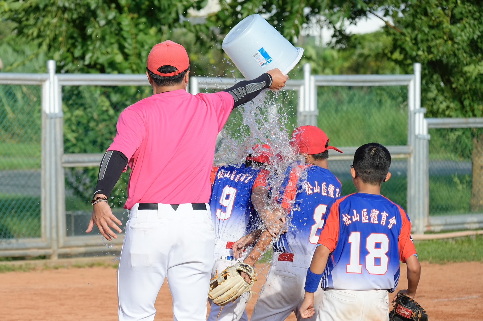 全國社區棒球賽》 單日地獄級3連戰！松體社區紅殊死第3戰2比0取勝　教練給洪瑋庭完投完封100分