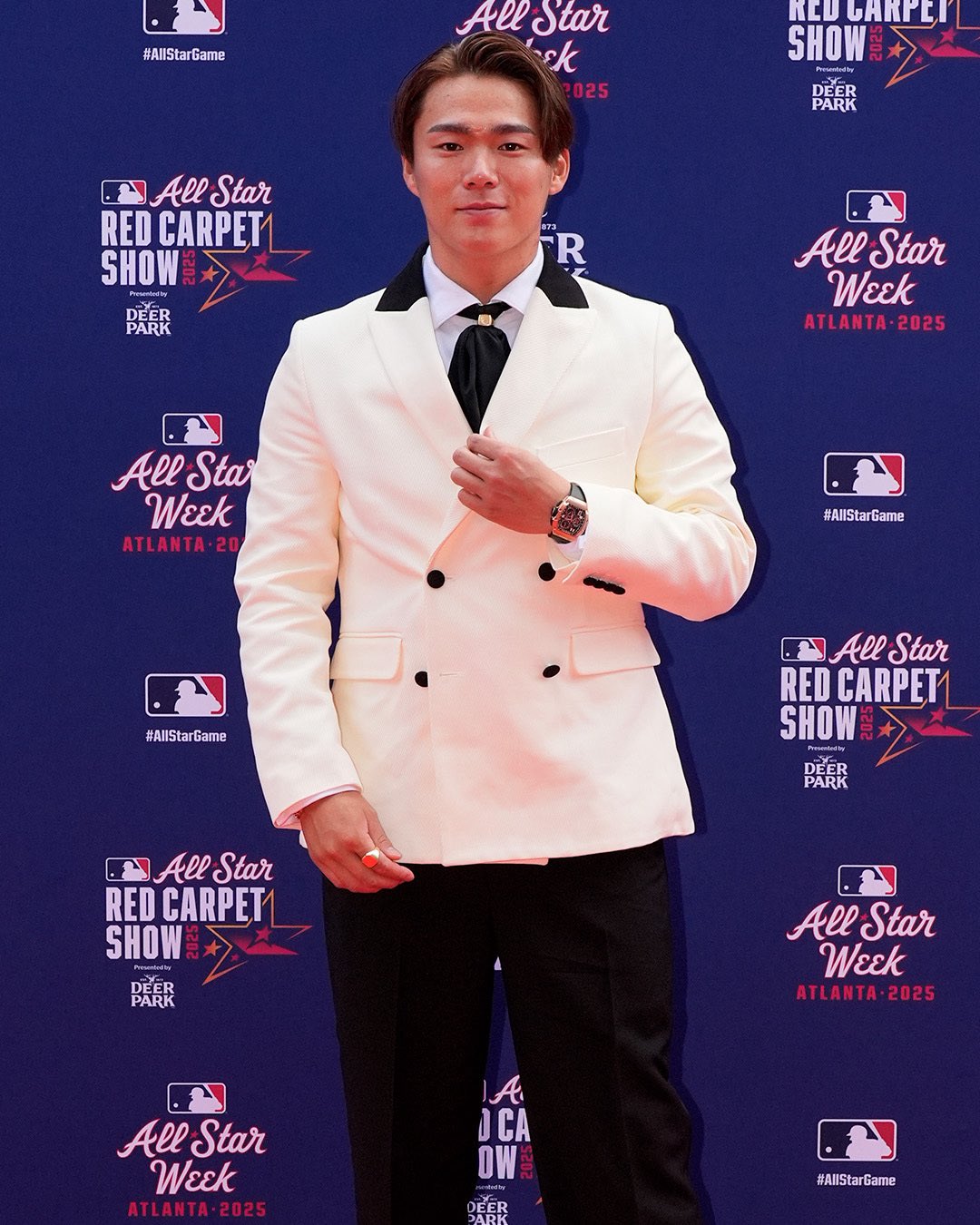 MLB》山本由伸走紅毯超醒目！　大秀千萬名錶被封「貴族」