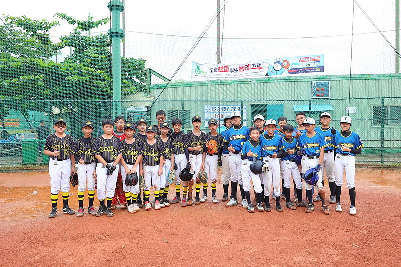 全國社區棒球賽》看《棒球大聯盟》開始打棒球　熊快樂袁鉅堯勝利打點