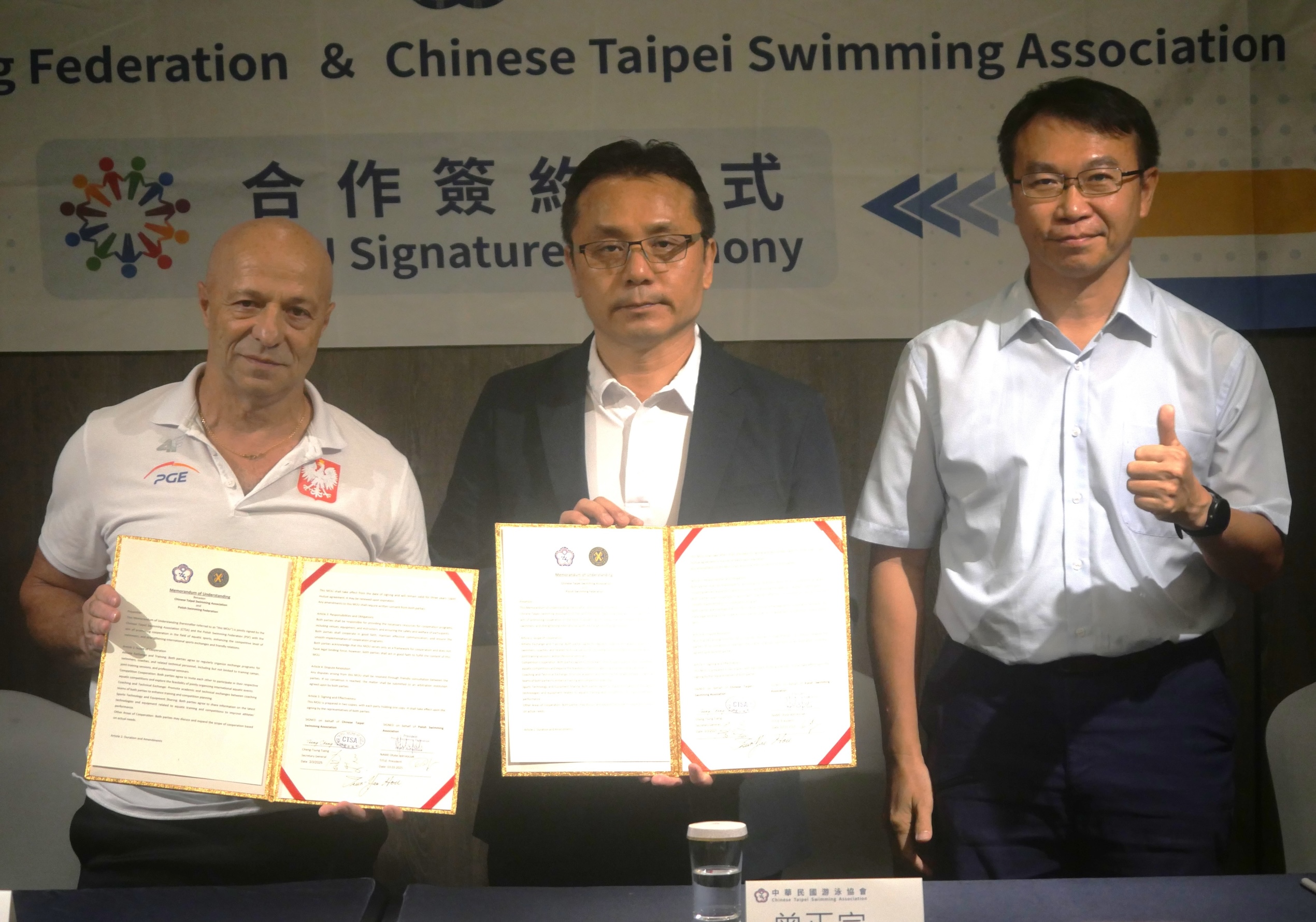 游泳》波蘭跳水隊到訪高雄移訓備戰世錦賽　與中華游協簽署合作備忘錄　