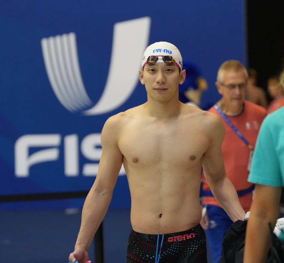 游泳》亞錦賽捷報！王冠閎男100蝶摘金