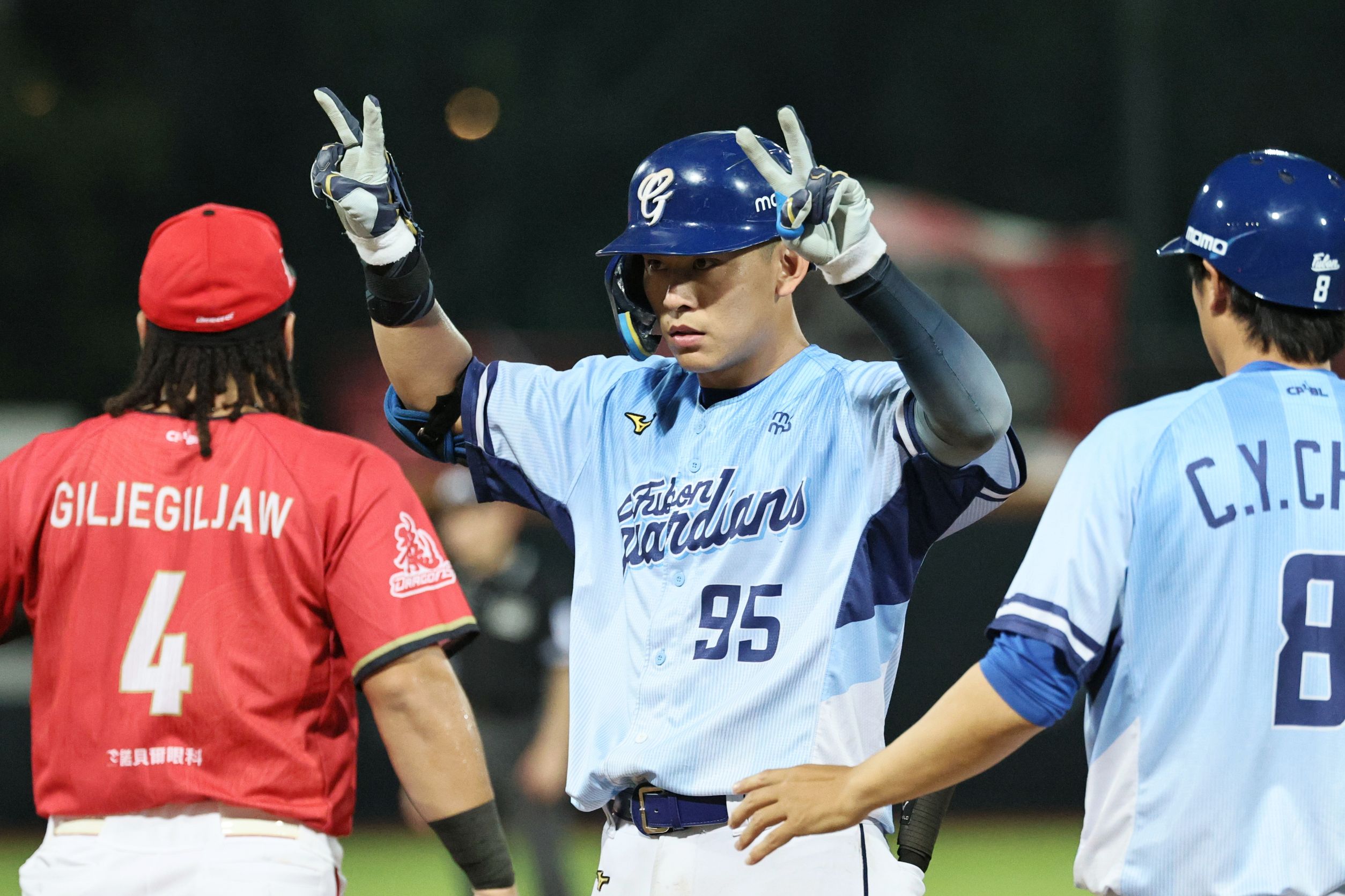 中職》戴培峰致勝安　富邦悍將追上味全龍並列第1