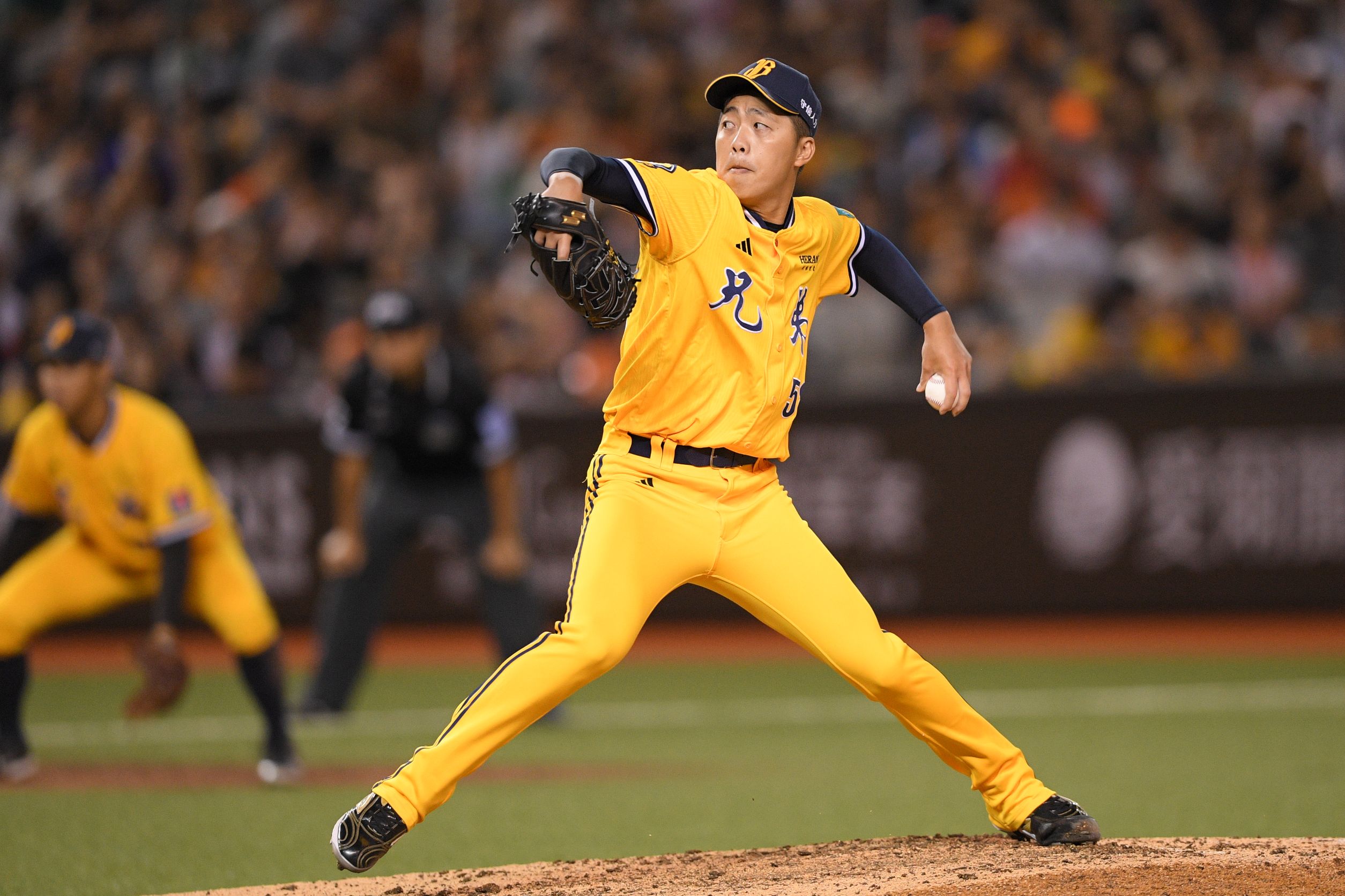 中信兄弟》第8局接替王凱程飆2K解危　呂彥青跟胡金龍纏鬥10球頭很痛