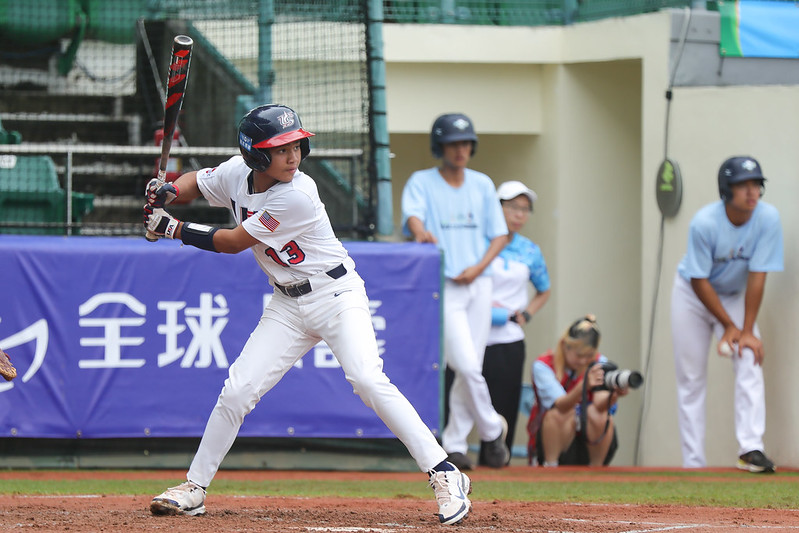 U12世界盃》美國隊展現友誼　贈送球棒給克難古巴隊