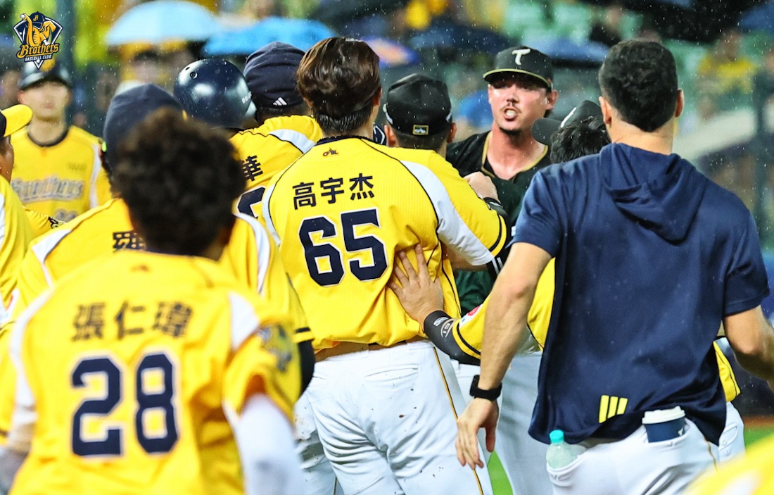 中職》影／石萬金3.1局挨4轟K到江坤宇造成板凳清空　中信對台鋼第5勝