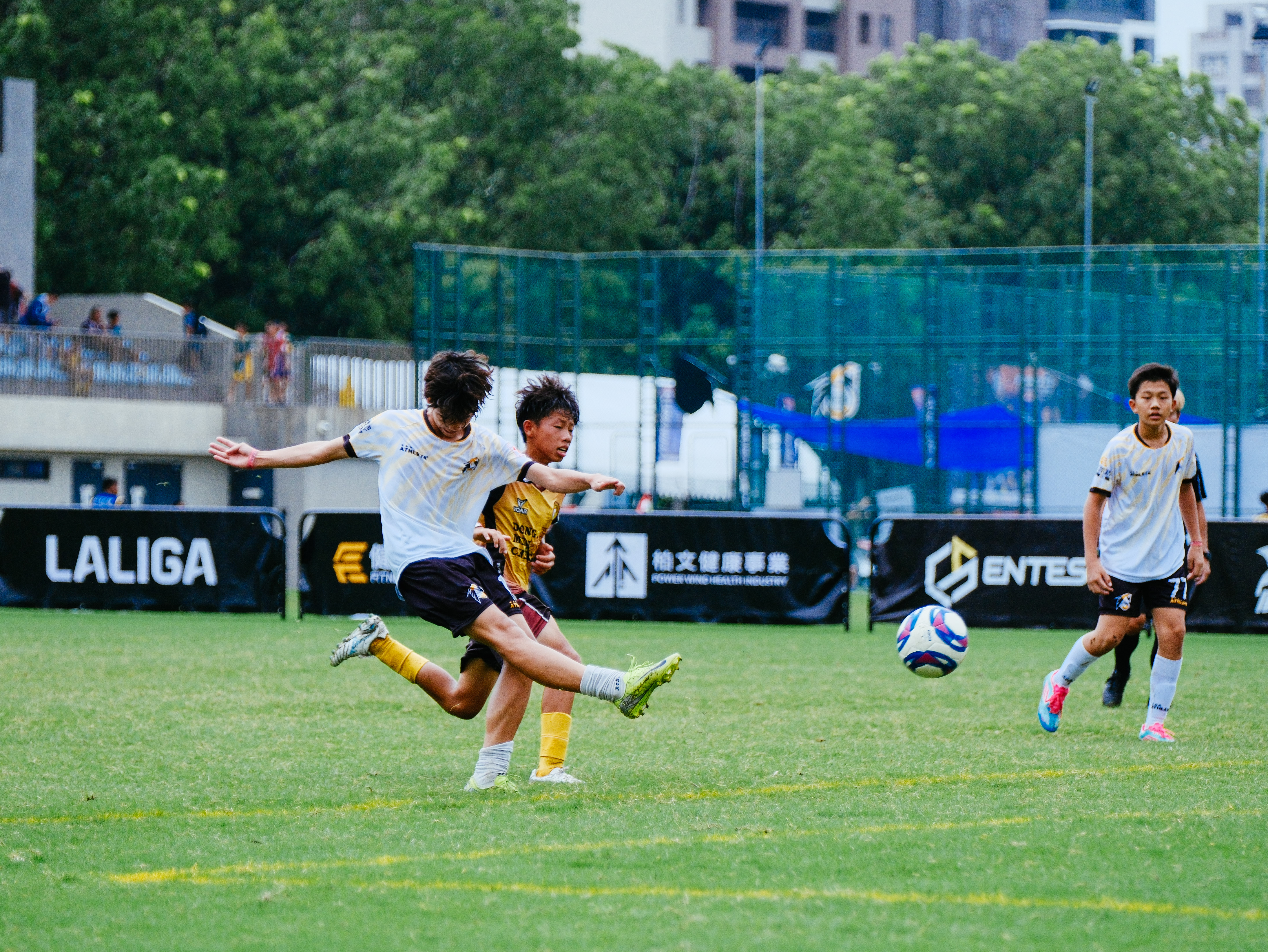 足球》Kaohsiung Attackers FC U13 強勢攻下10球     陳柏諺掌控中場節奏展現成熟視野