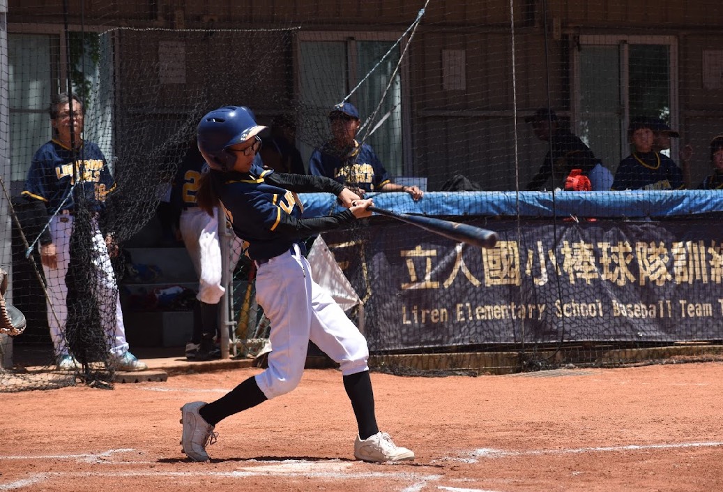 全國社區棒球賽》好棒無極限選手身體不適退場人數不足遭奪權　閃電女孩A以分組第一晉級決賽