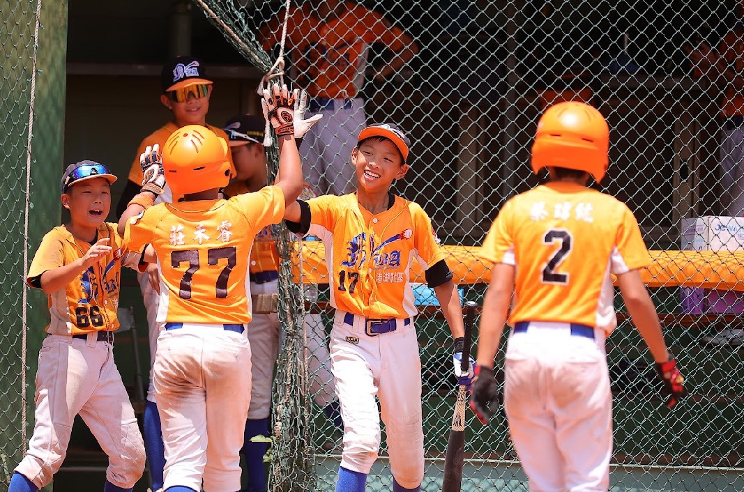 全國社區棒球賽》2支場內轟加上連9支安打！港湖紅17:0擊敗台中向上A　晉級複賽