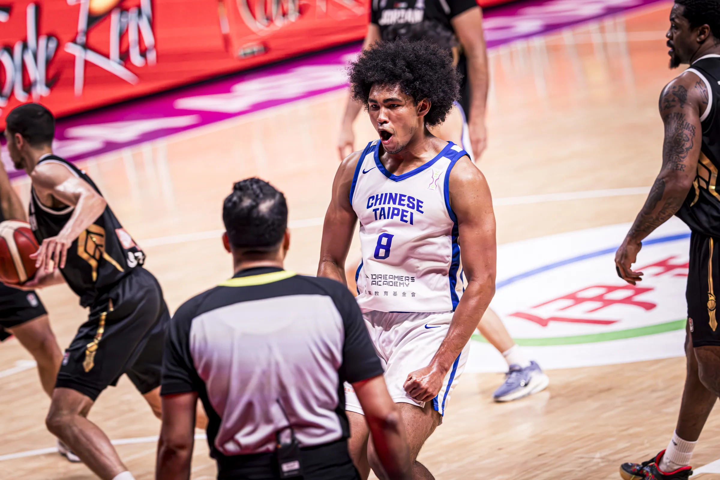 亞洲盃男籃》賀丹第三節爆扣、陳盈駿第四節三分彈　中華對約旦復仇成功進軍8強