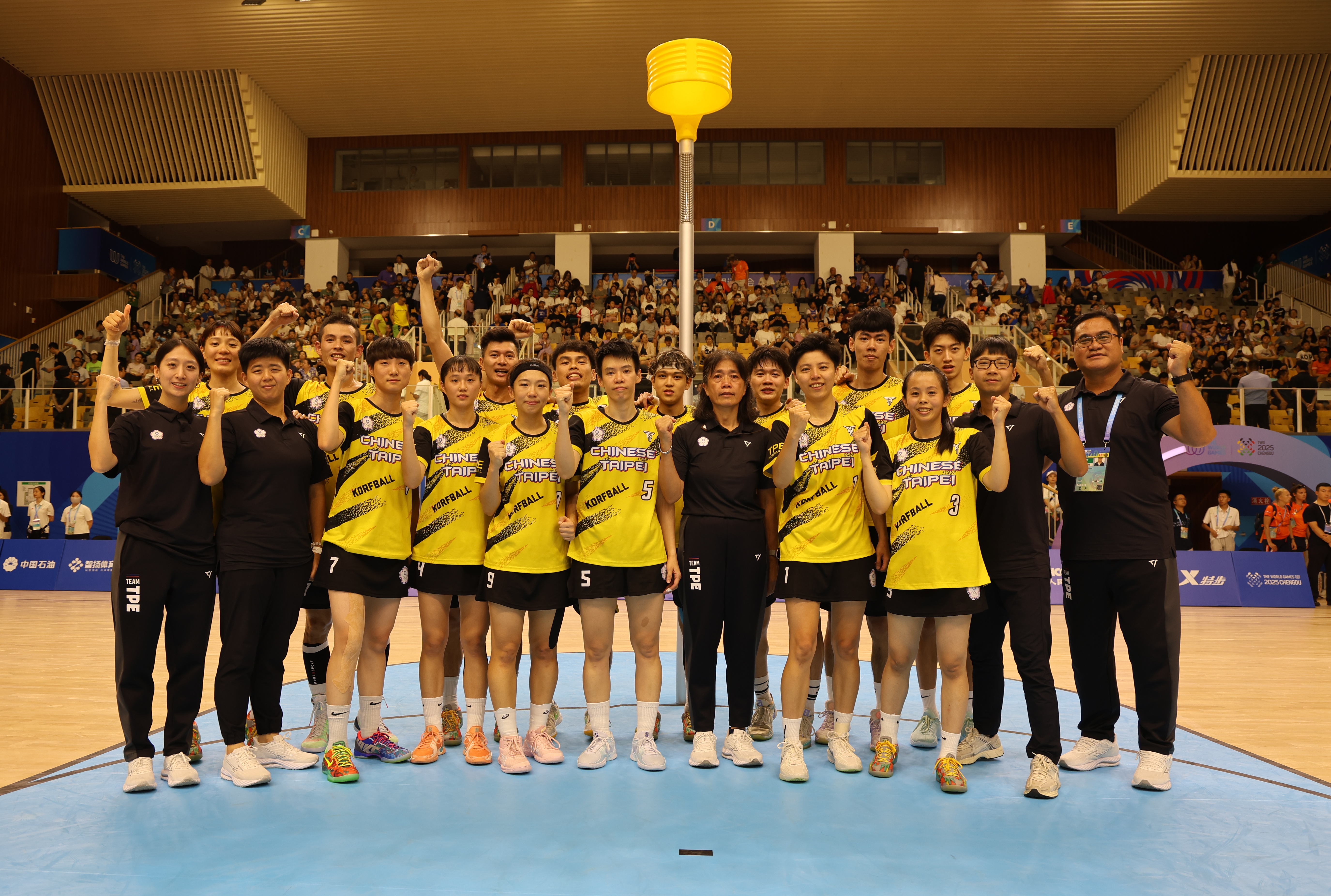 成都世運會》合球逆轉勝捷克拿下銅牌　教練謝芳怡激動落淚：最後一次帶隊，謝謝這面獎牌