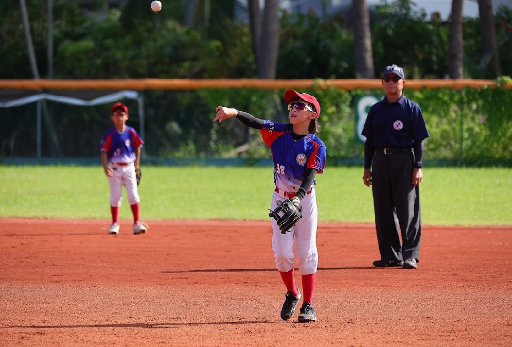 全國社區棒球賽》穩定守備及紮實進攻　松體社區紅5比2擊敗台中北勢雷爵白
