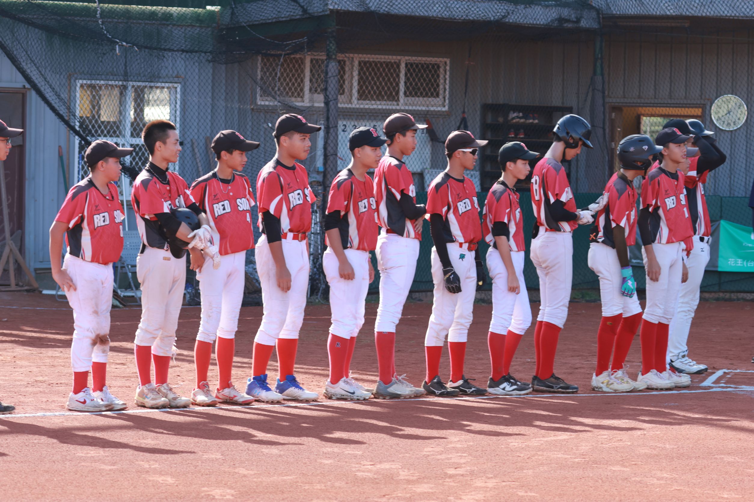 全國社區棒球賽》江侑軒突破僵局驚天一擊　中大紅襪前進U15混合組四強